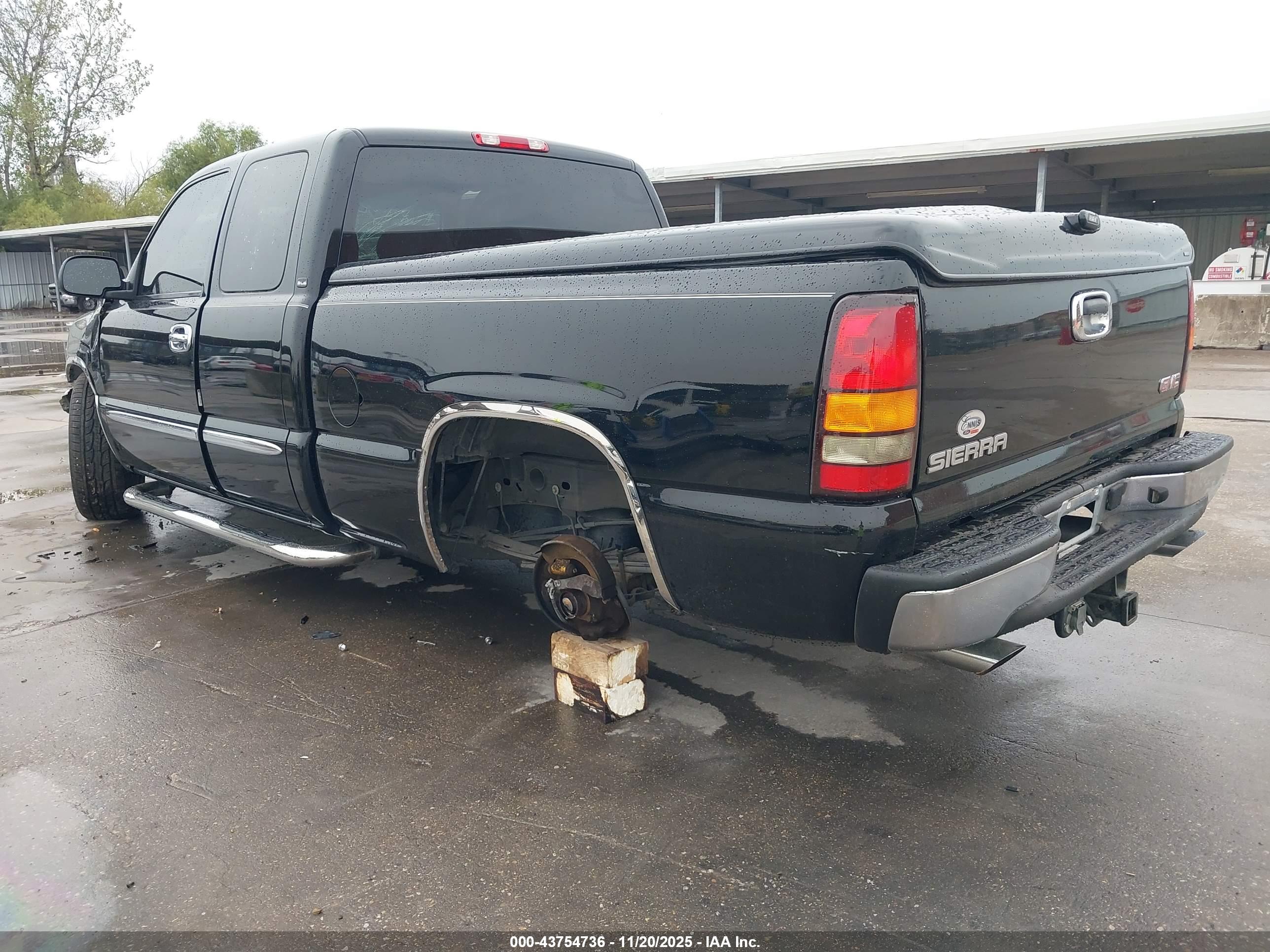 GMC SIERRA image 3