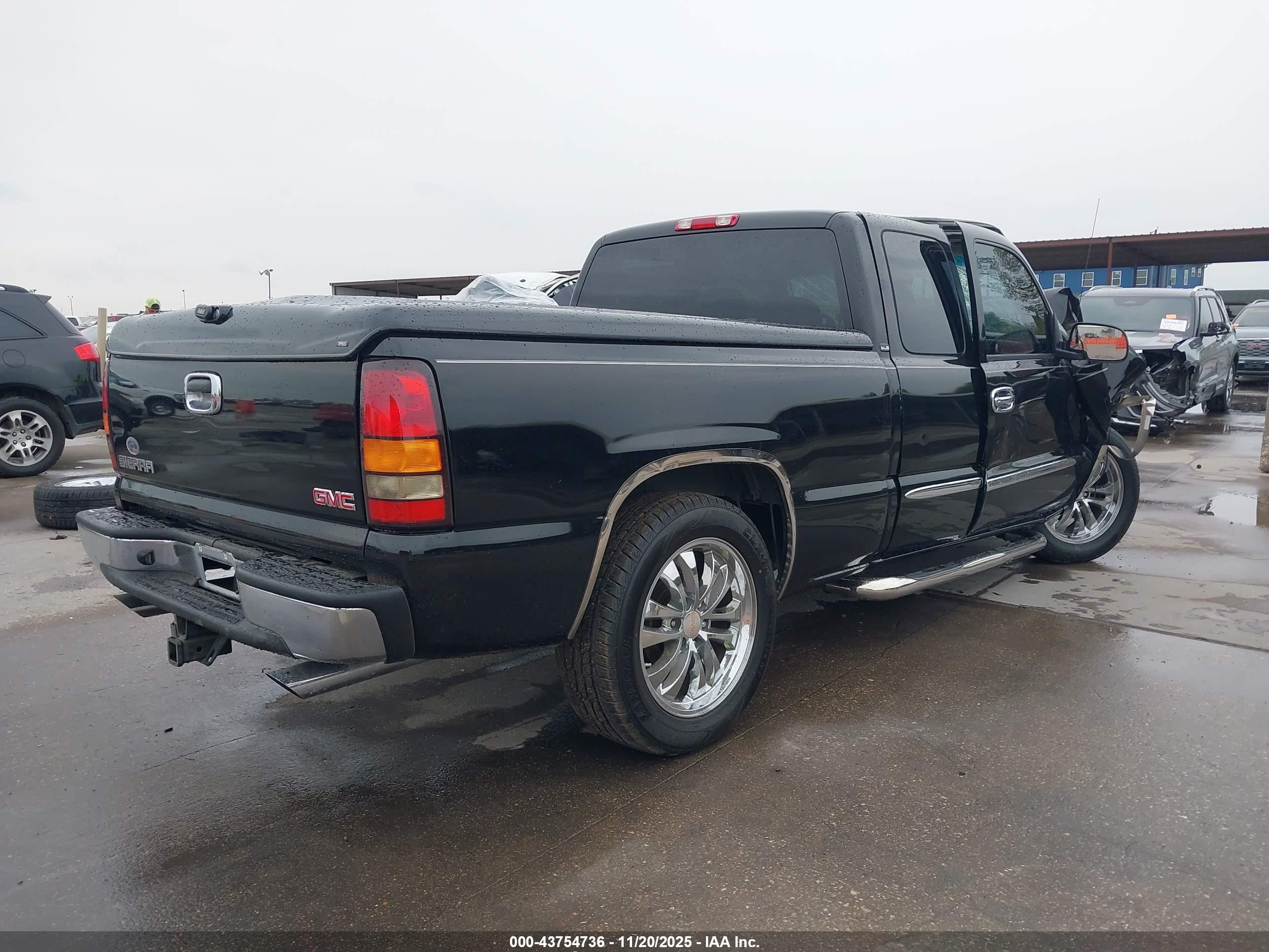 GMC SIERRA image 4