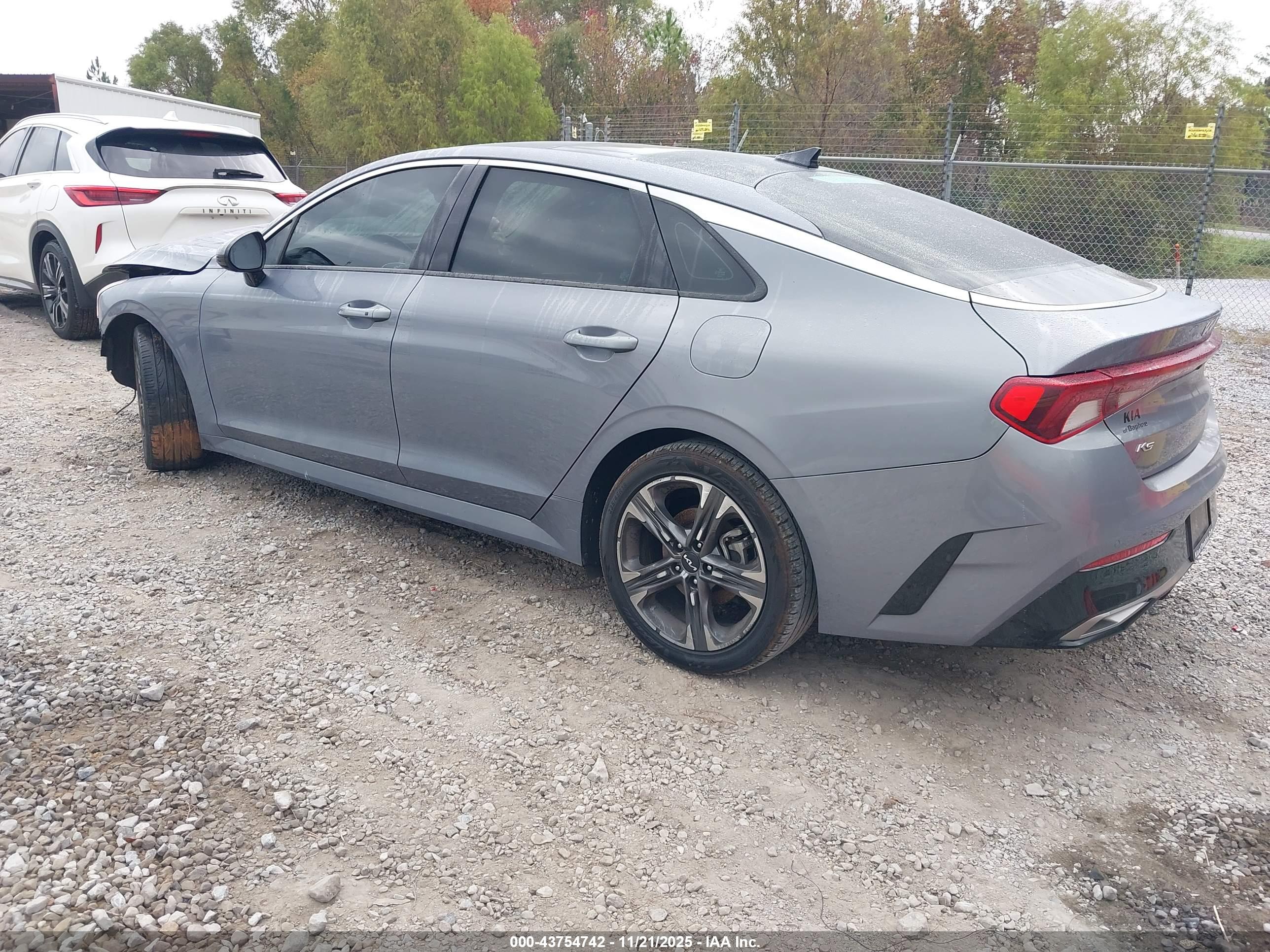 KIA K5 image 3