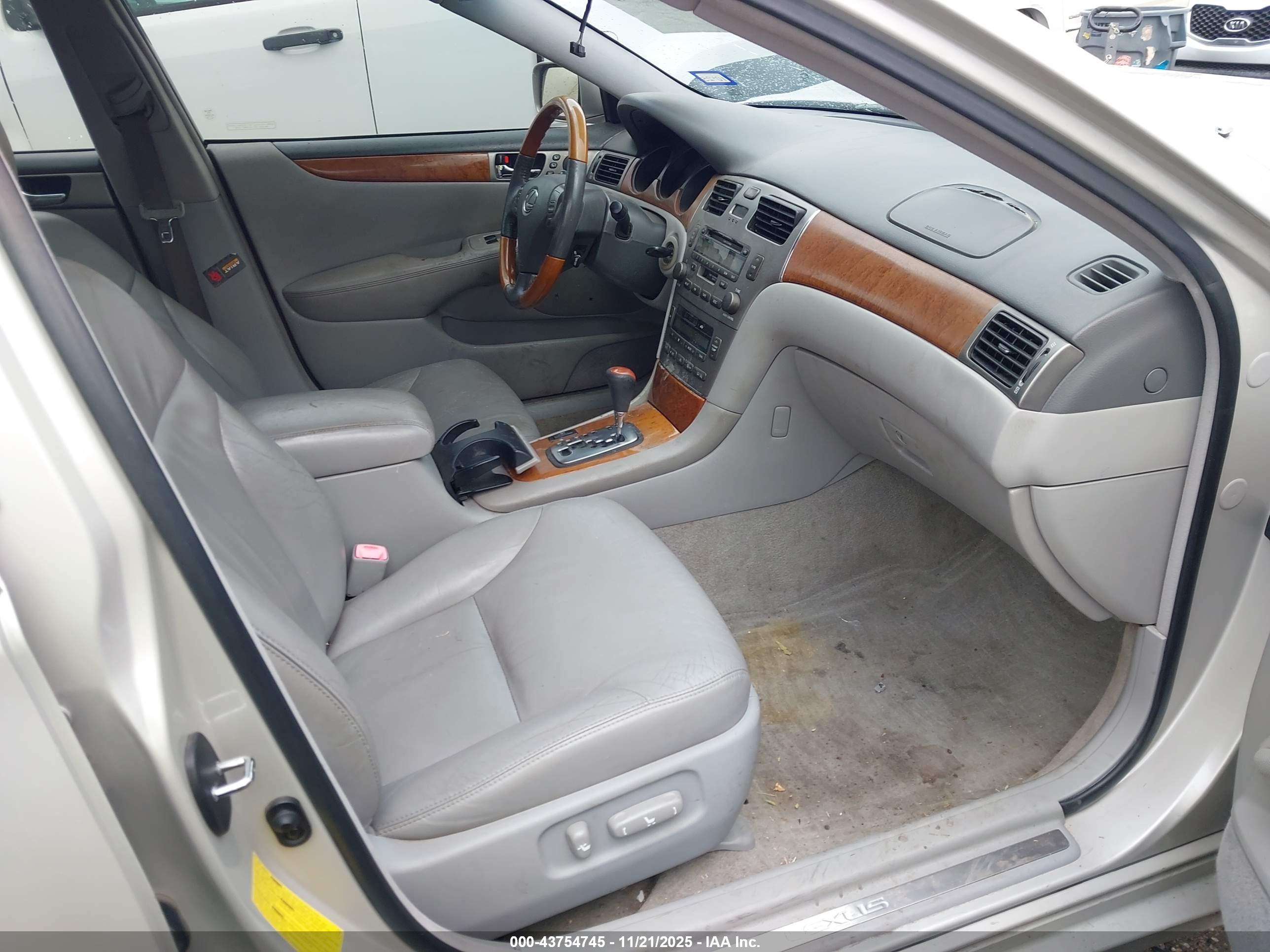 LEXUS ES image 5