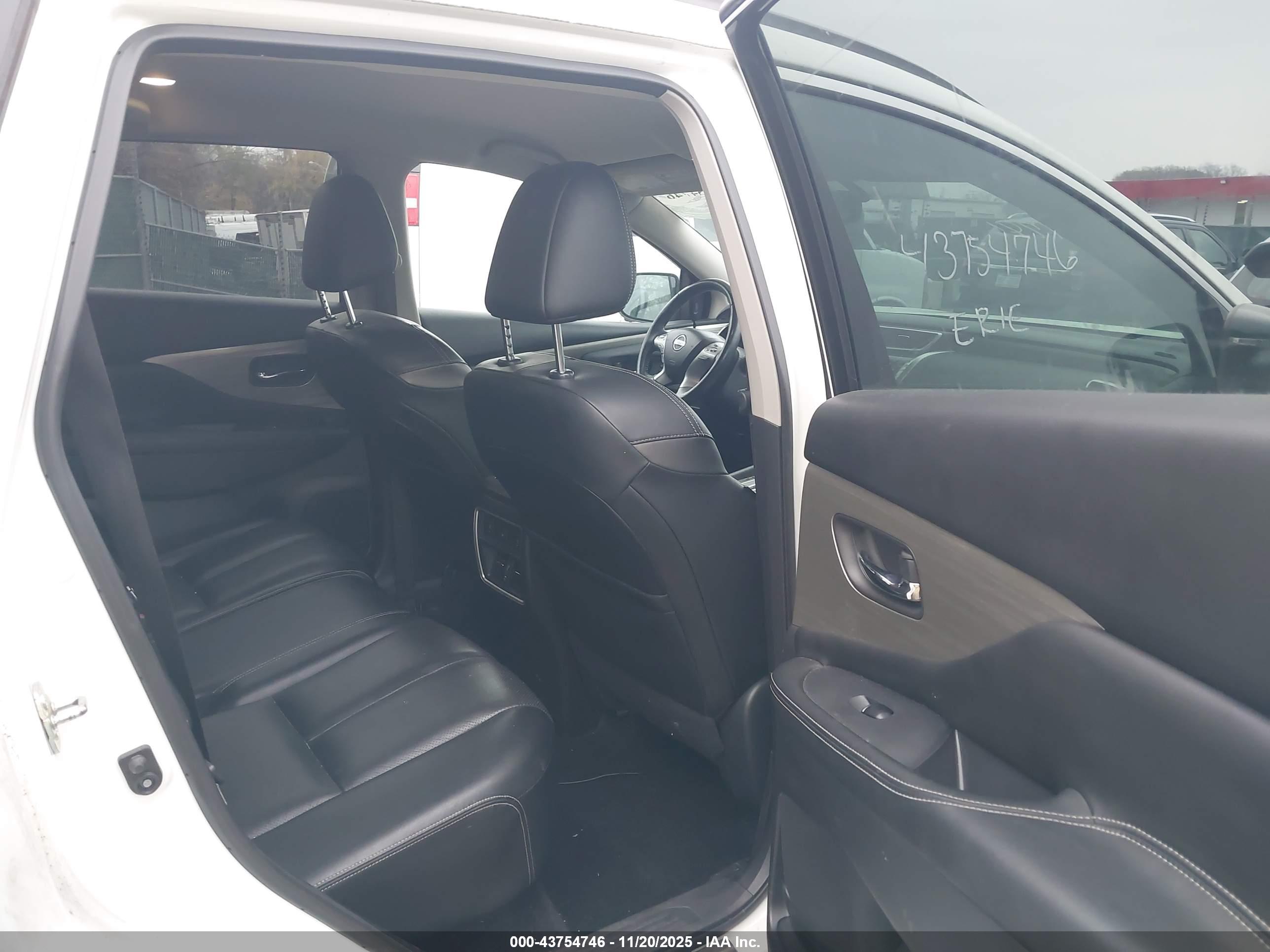NISSAN MURANO image 8
