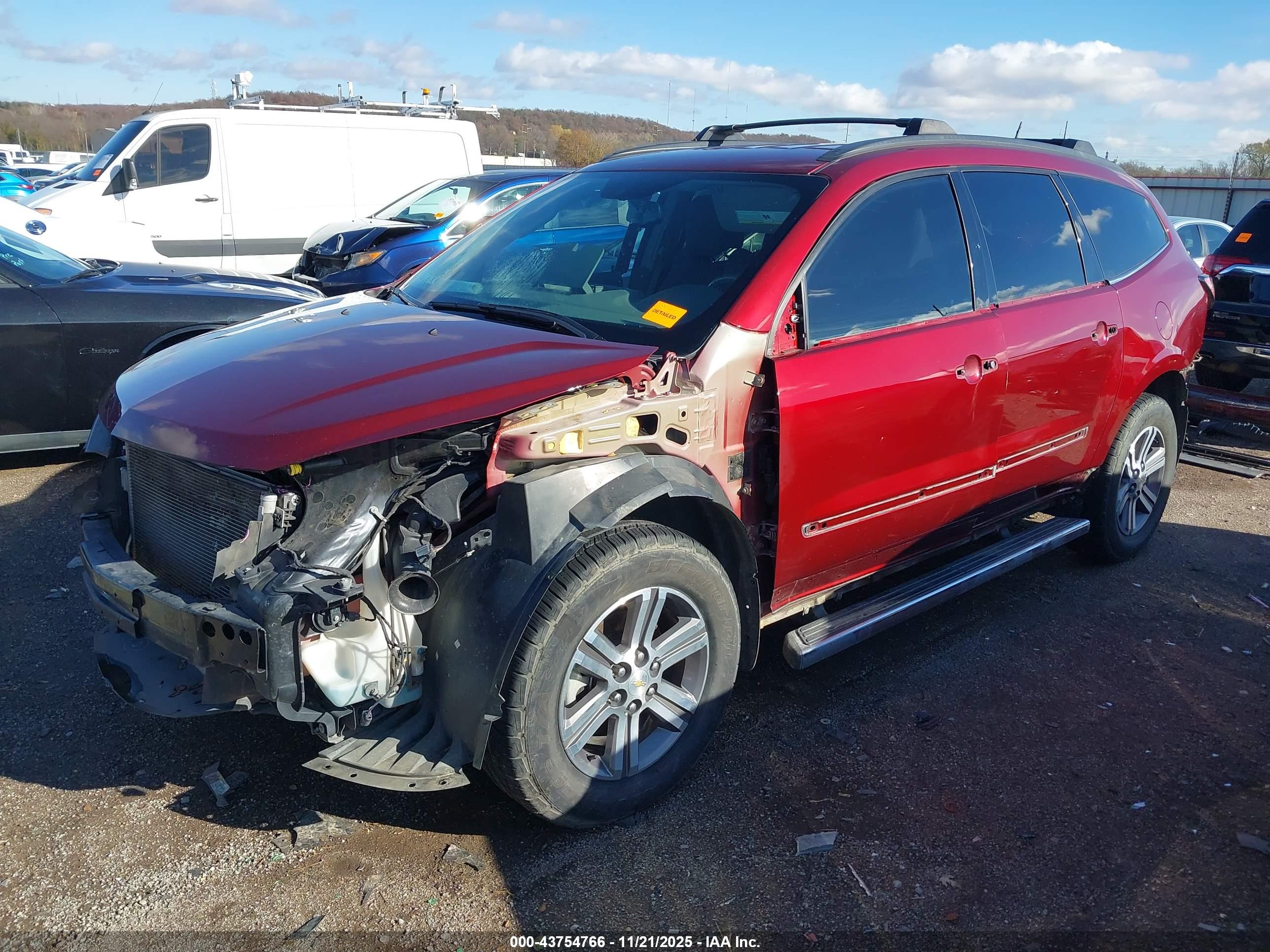 CHEVROLET TRAVERSE image 2