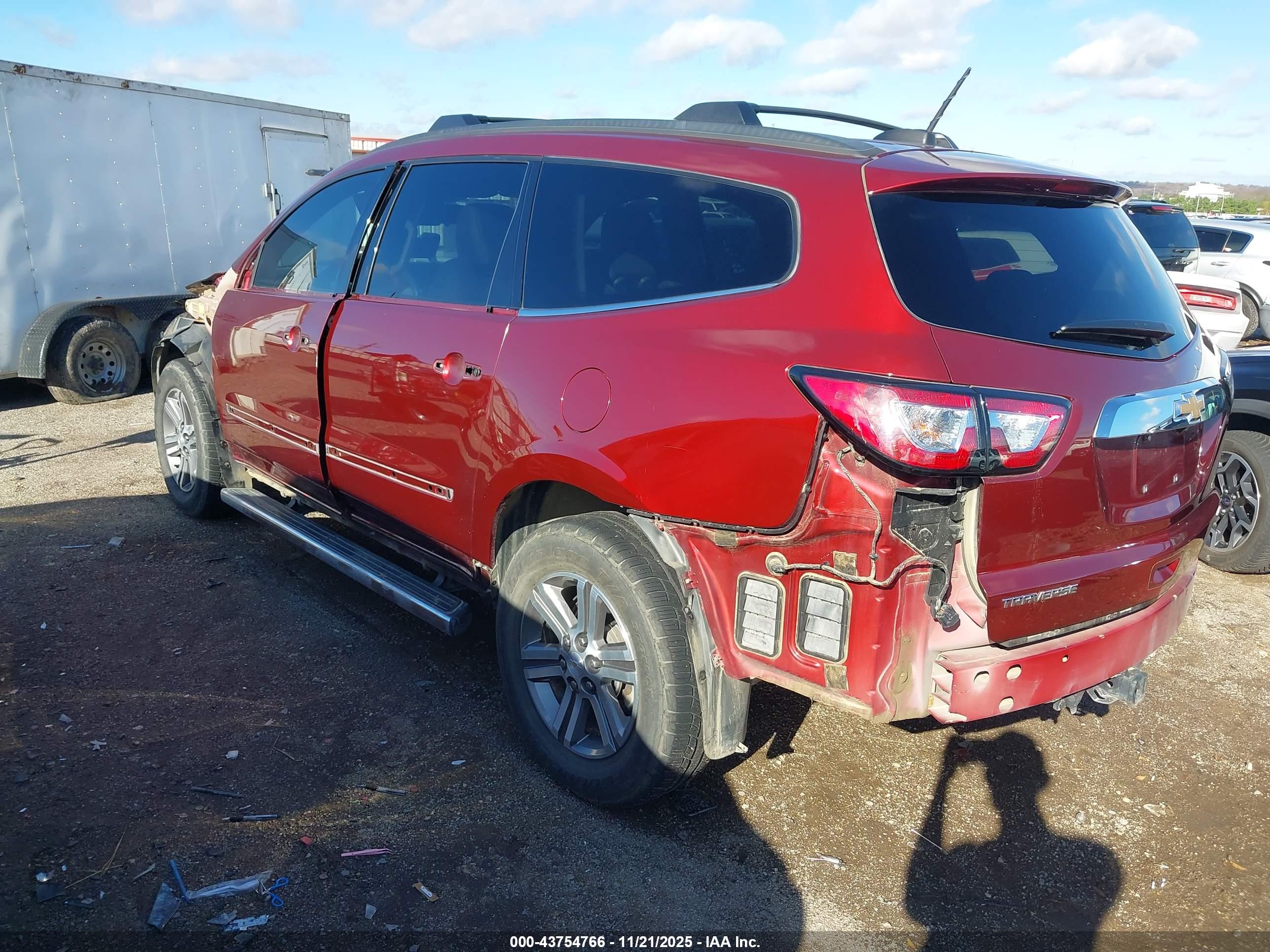 CHEVROLET TRAVERSE image 3
