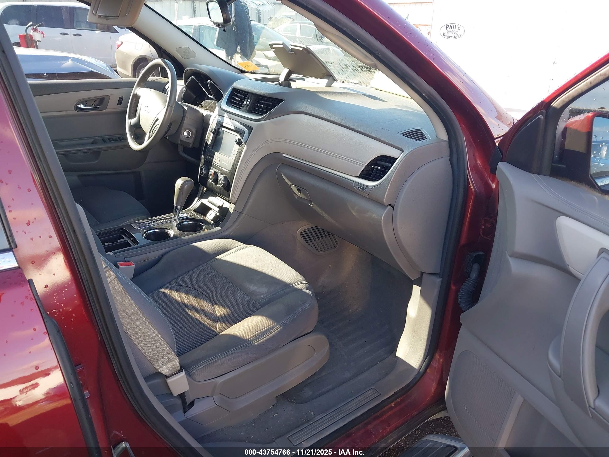 CHEVROLET TRAVERSE image 5
