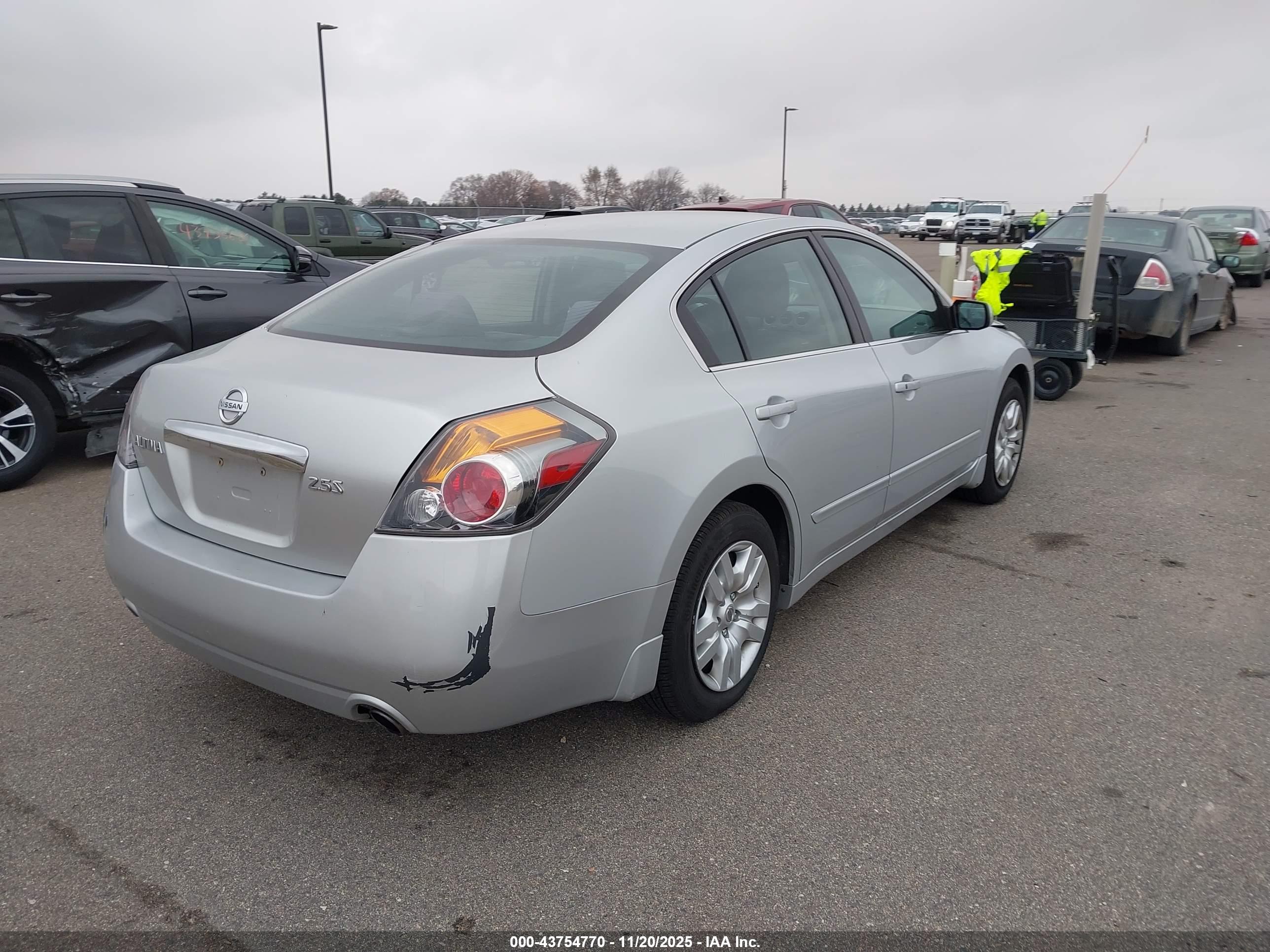 NISSAN ALTIMA image 4