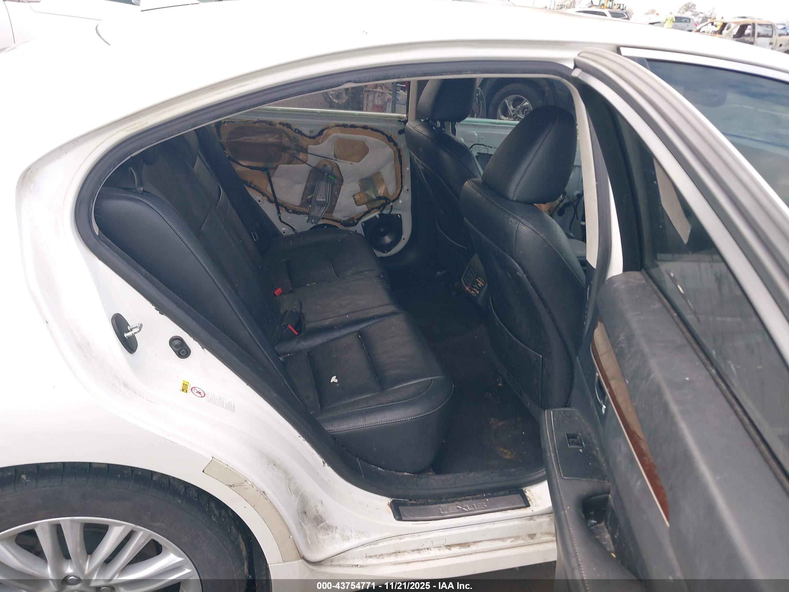 LEXUS ES image 8