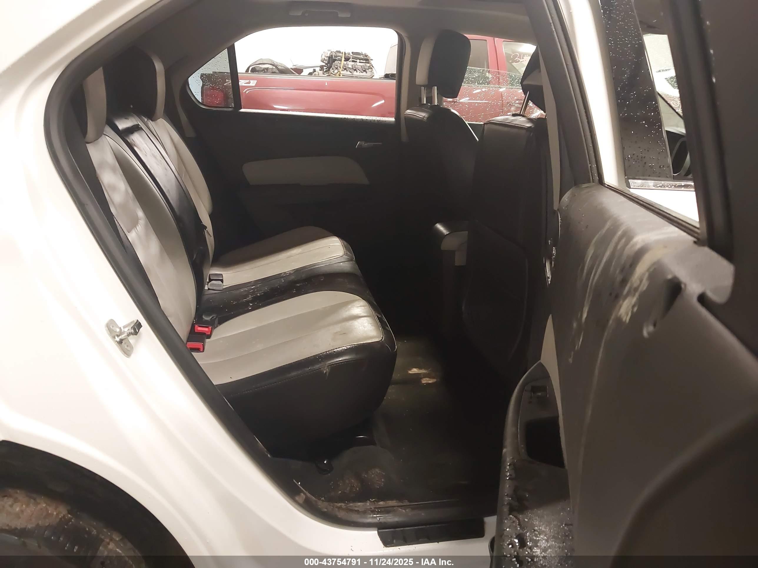 CHEVROLET EQUINOX image 8