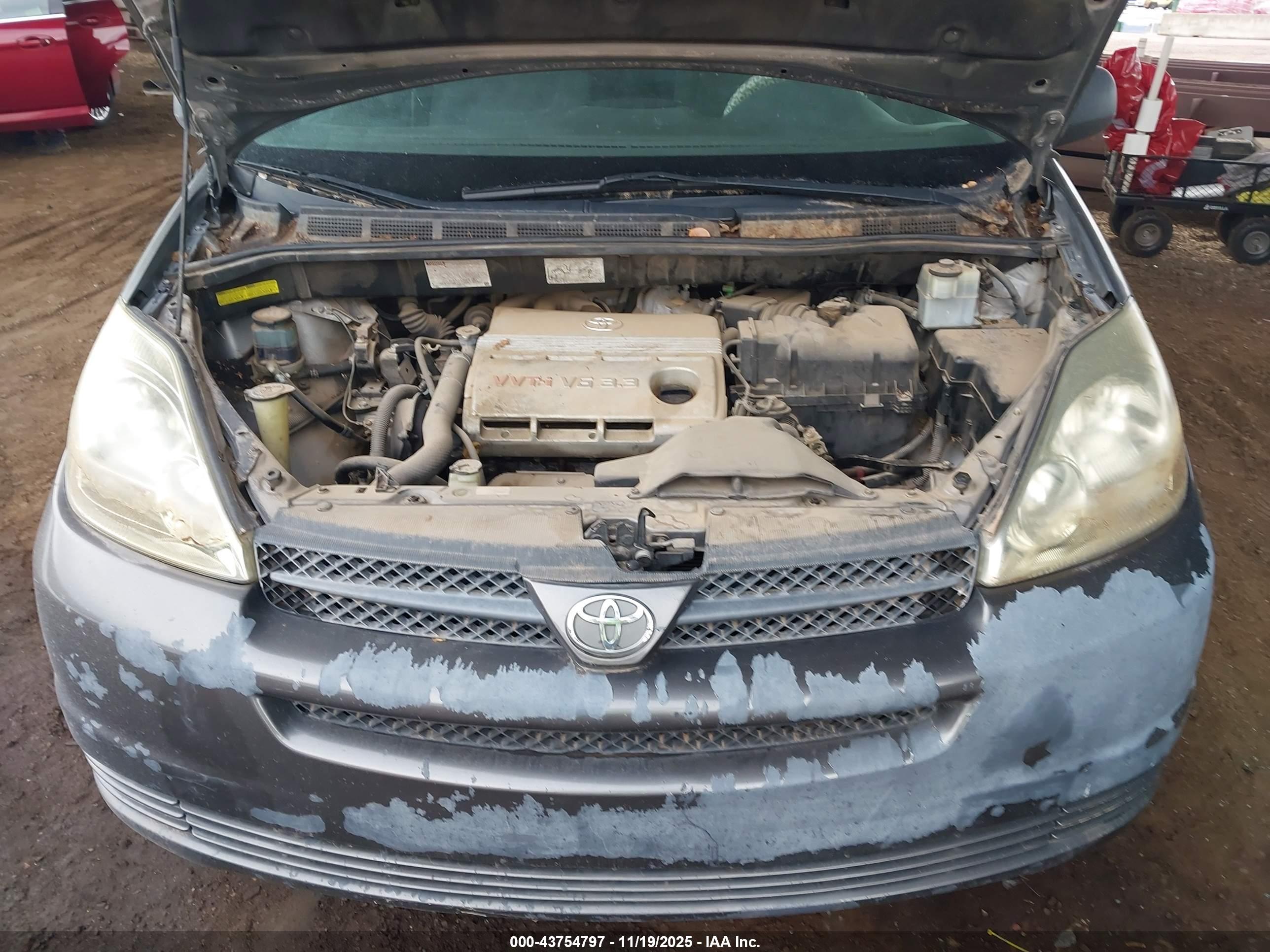 TOYOTA SIENNA image 10