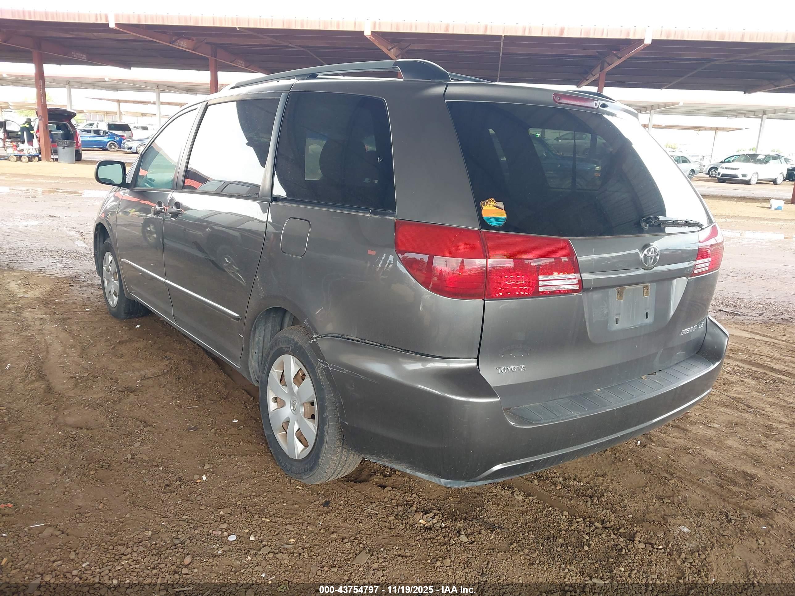 TOYOTA SIENNA image 3