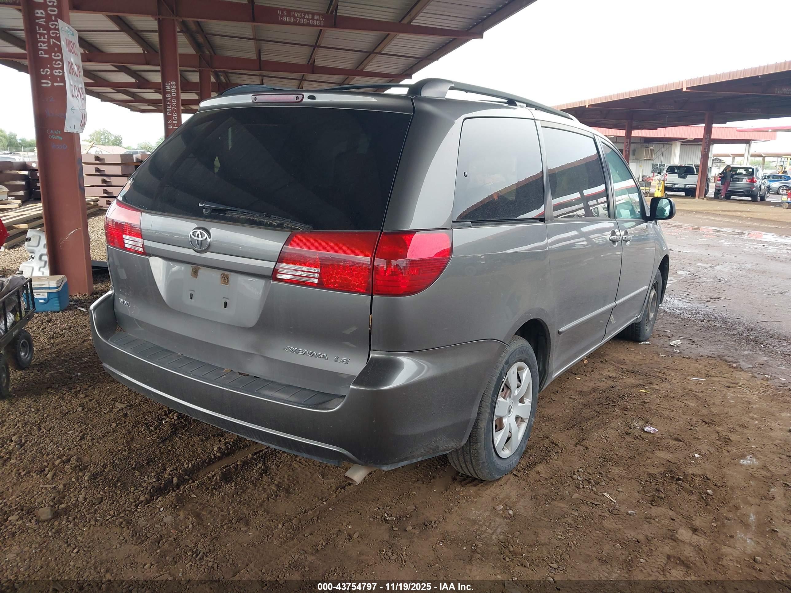 TOYOTA SIENNA image 4