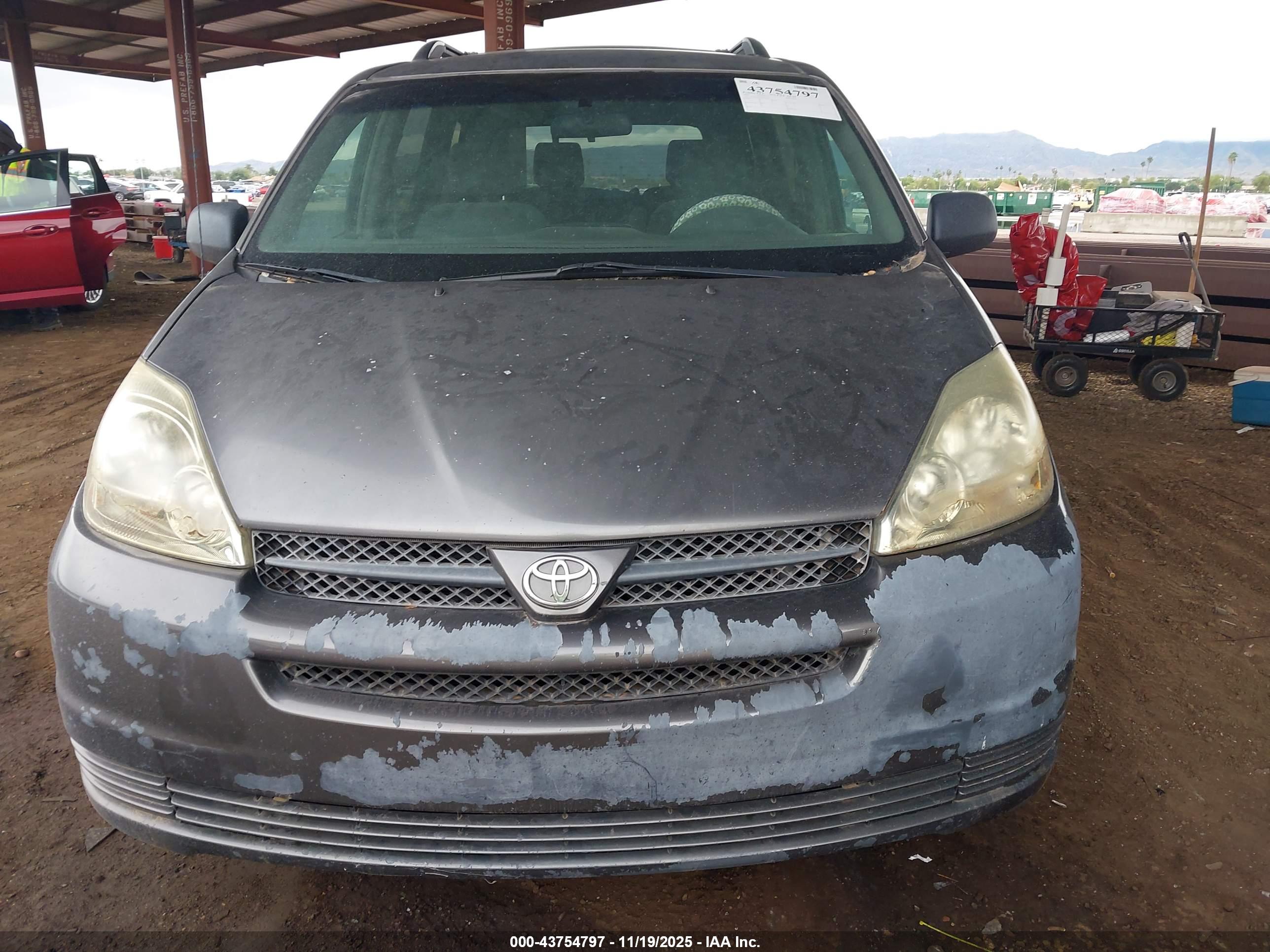 TOYOTA SIENNA image 6