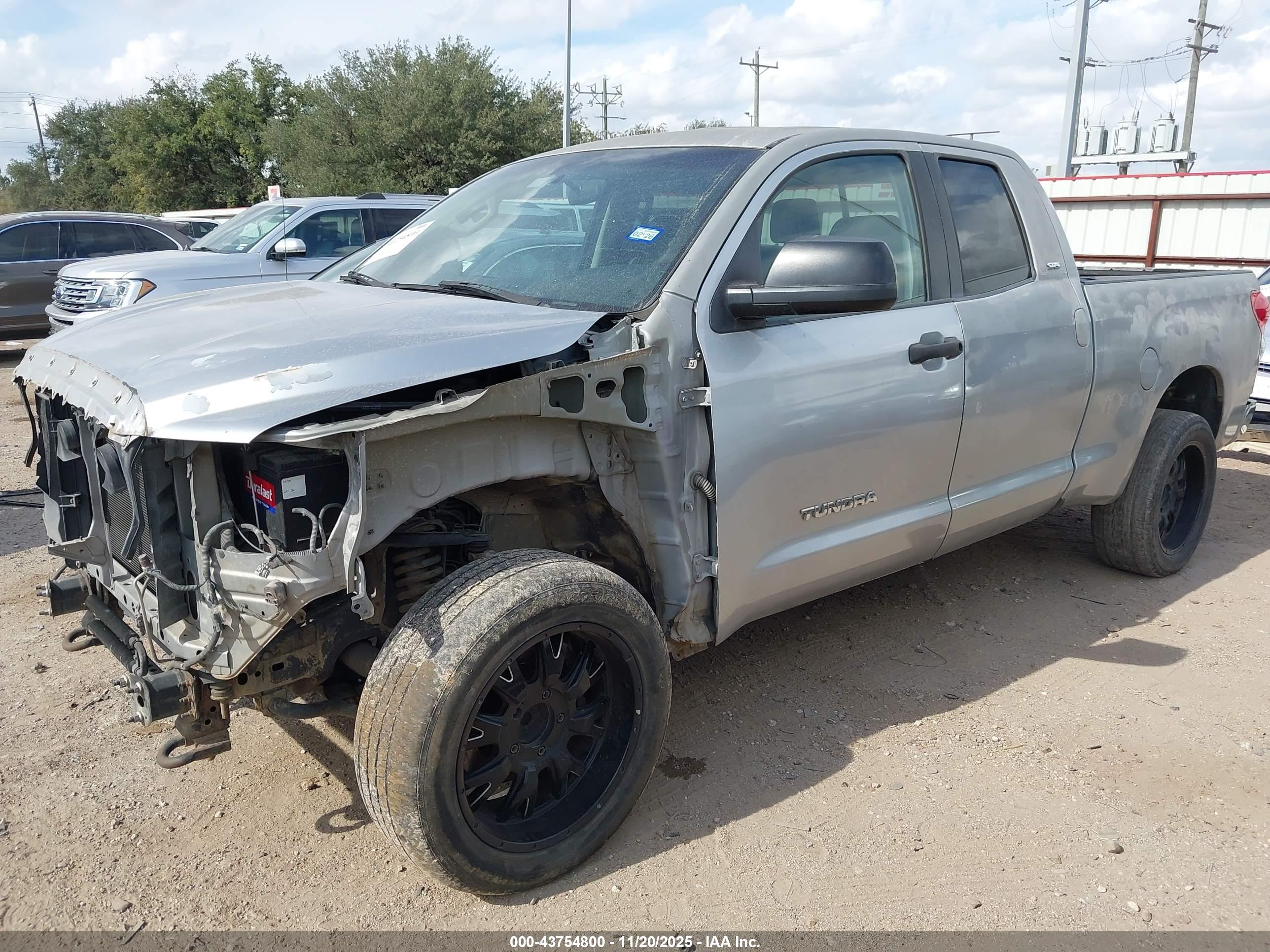 TOYOTA TUNDRA image 2