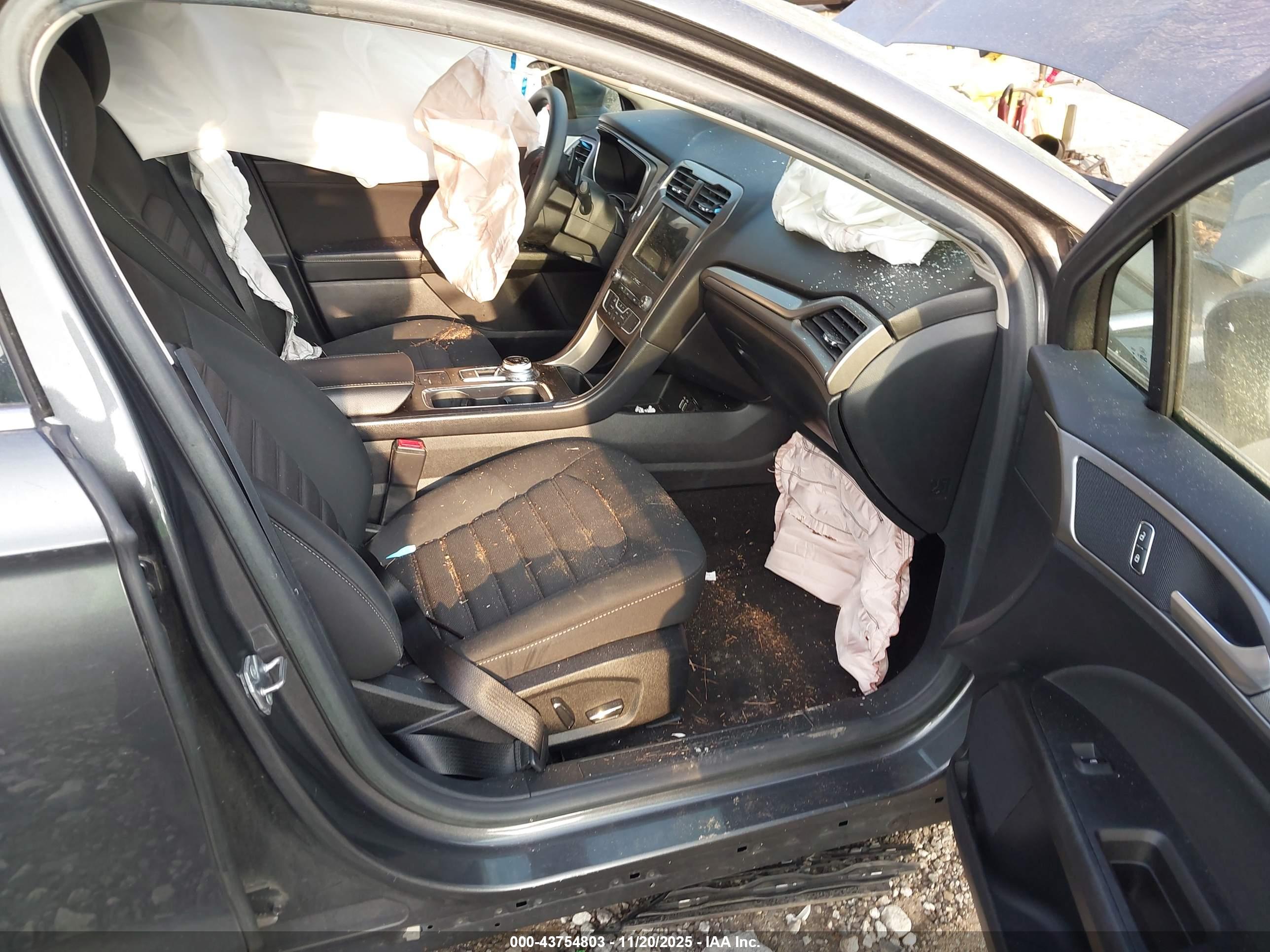 FORD FUSION image 5