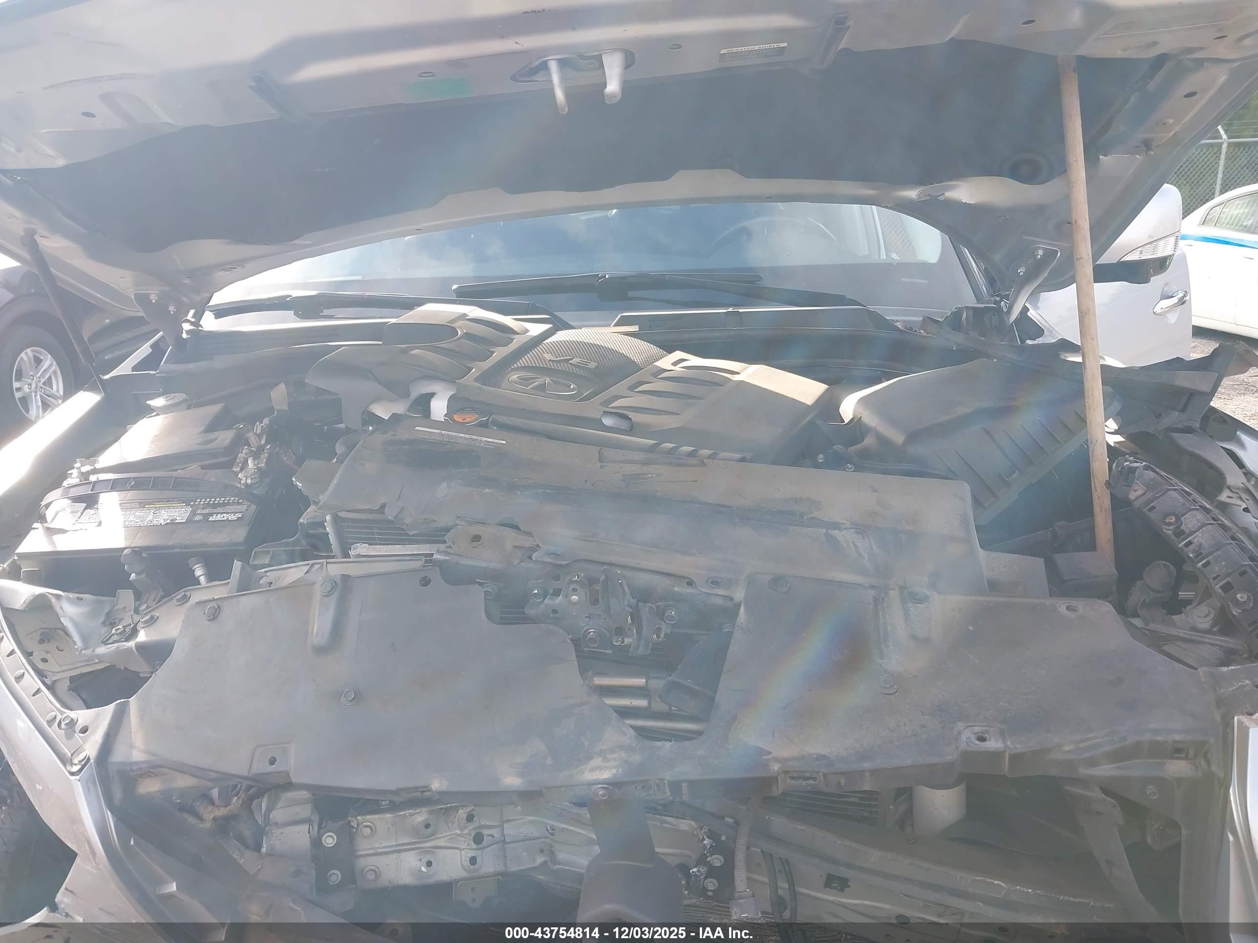 INFINITI QX80 image 10