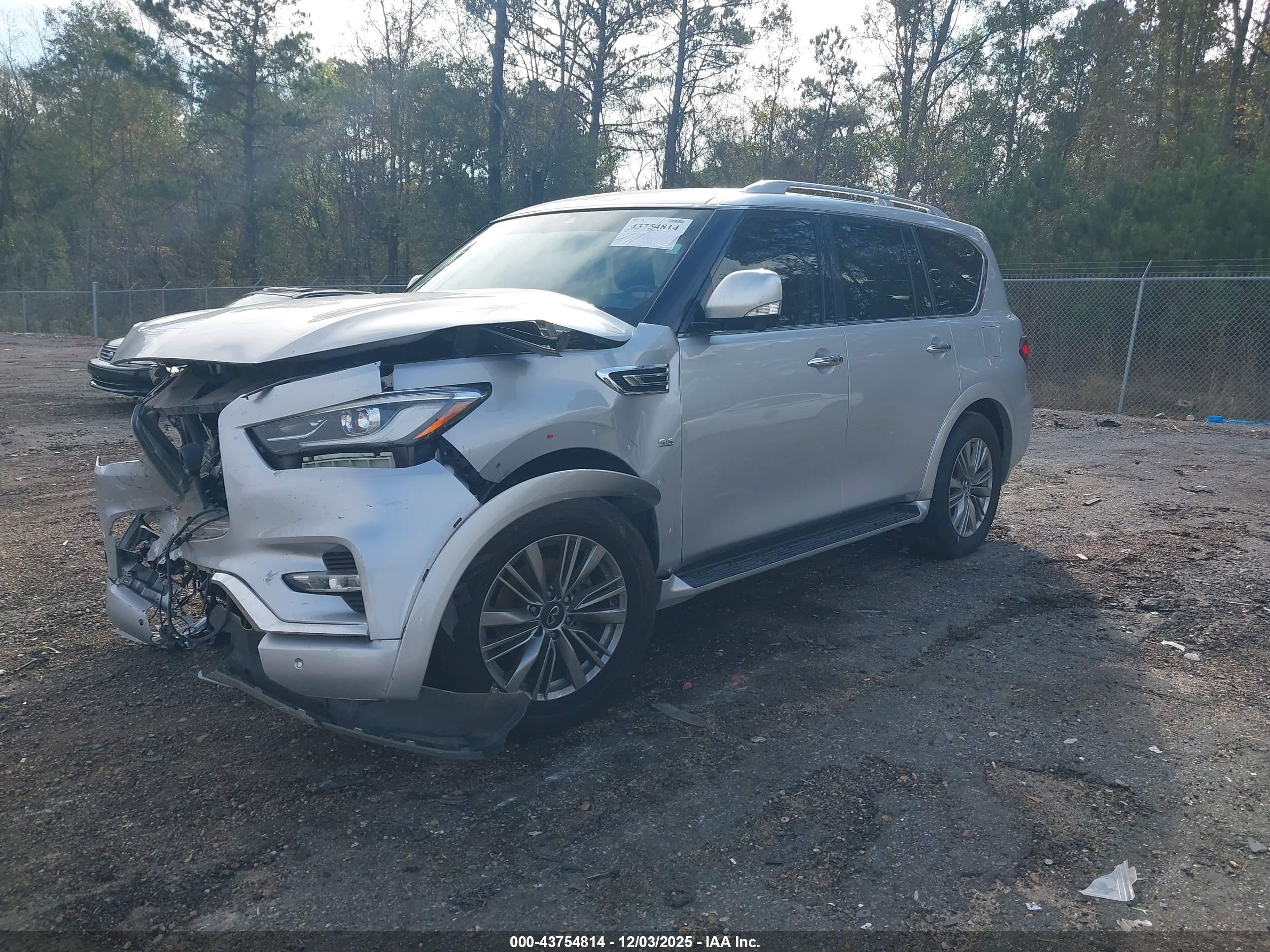 INFINITI QX80 image 2