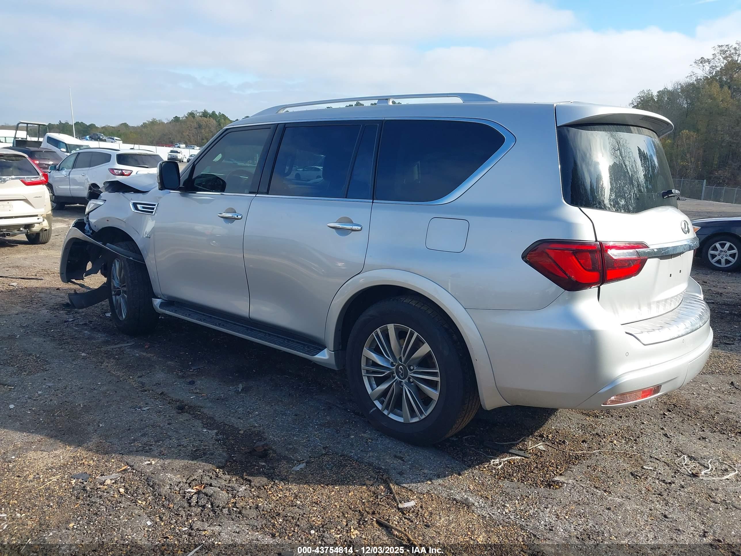 INFINITI QX80 image 3