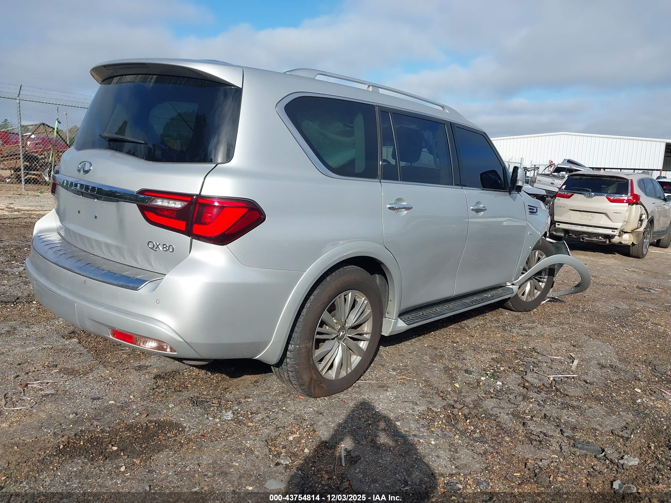 INFINITI QX80 image 4