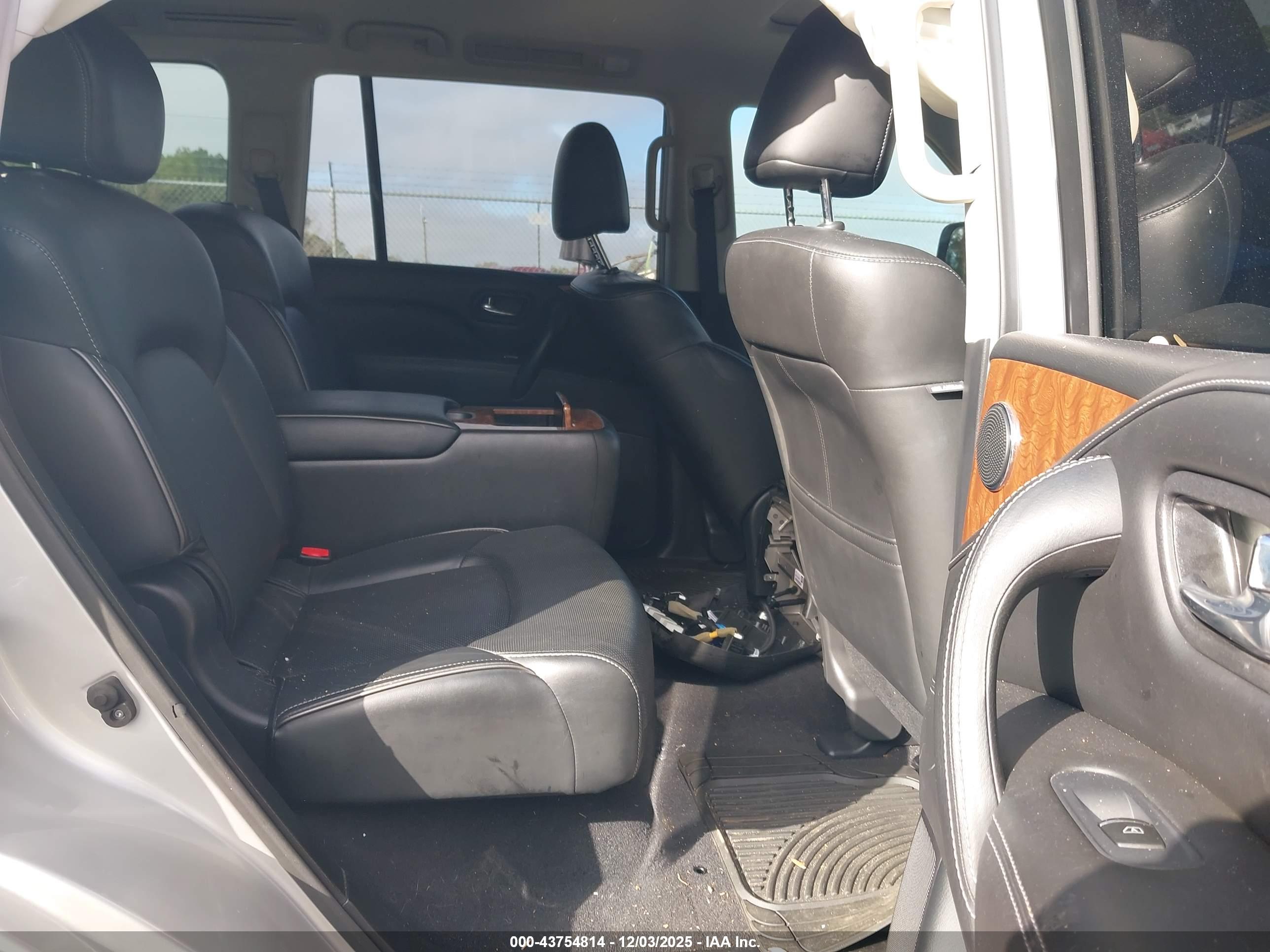 INFINITI QX80 image 8