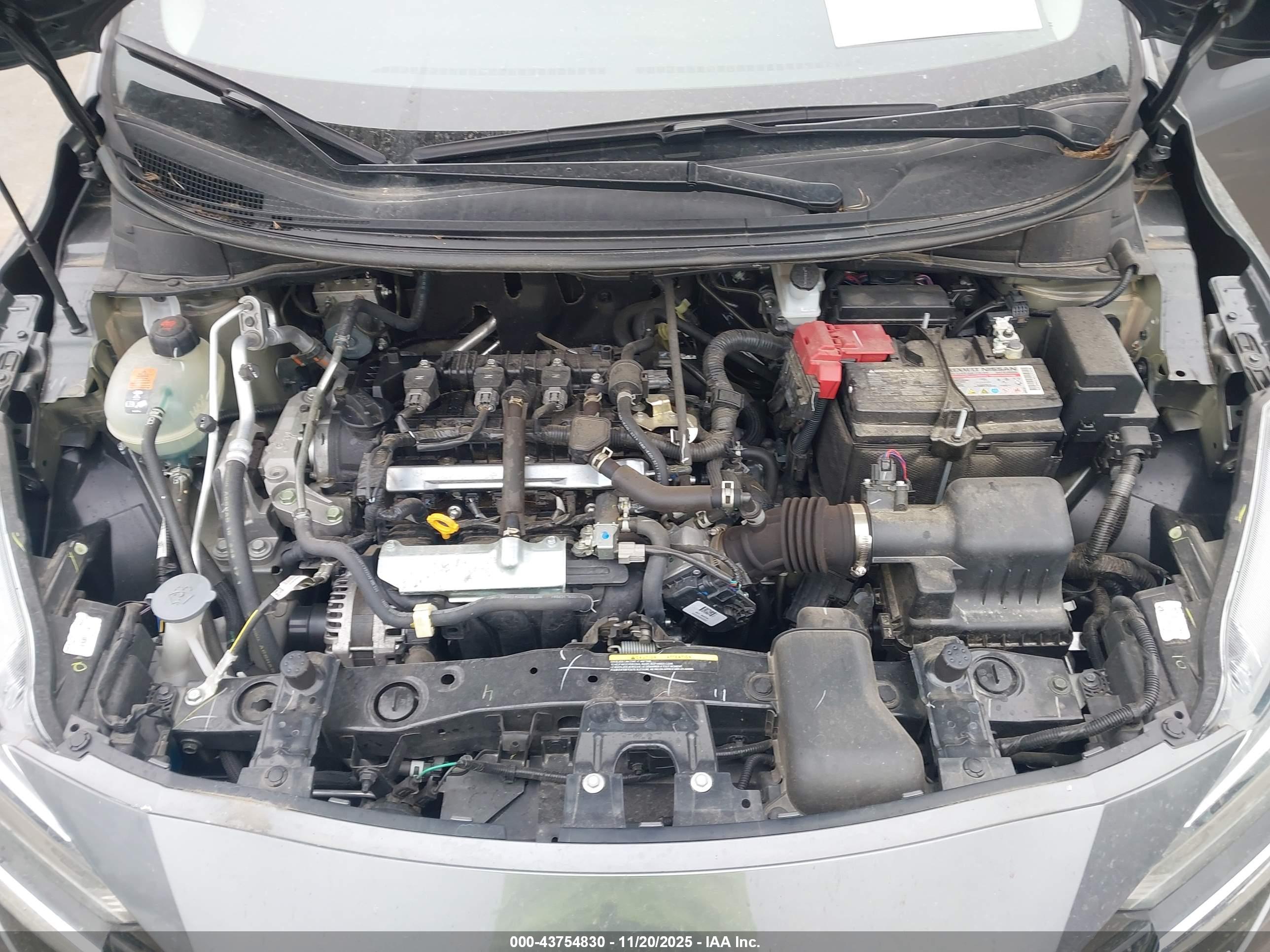 NISSAN VERSA image 10