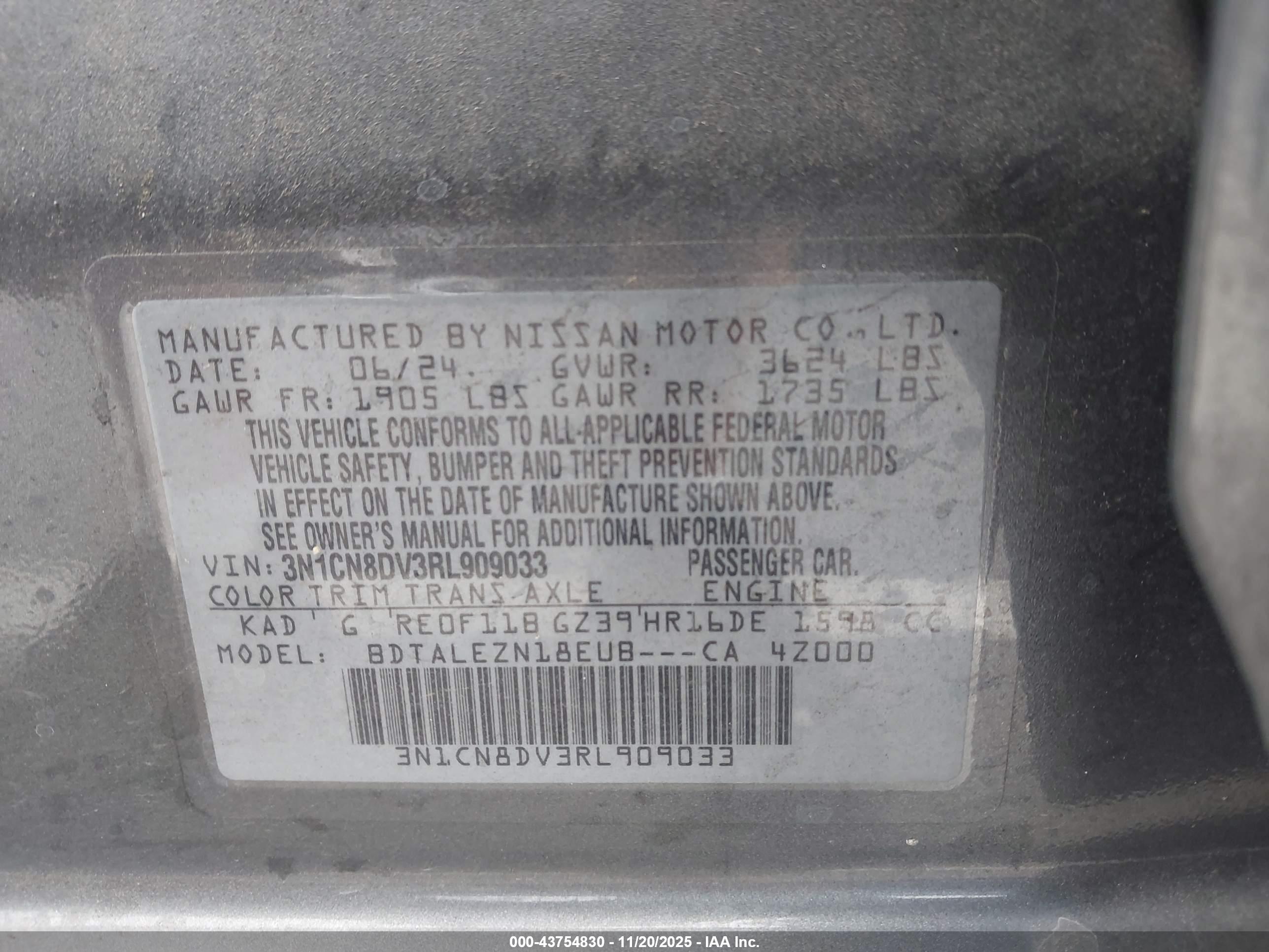 NISSAN VERSA image 9