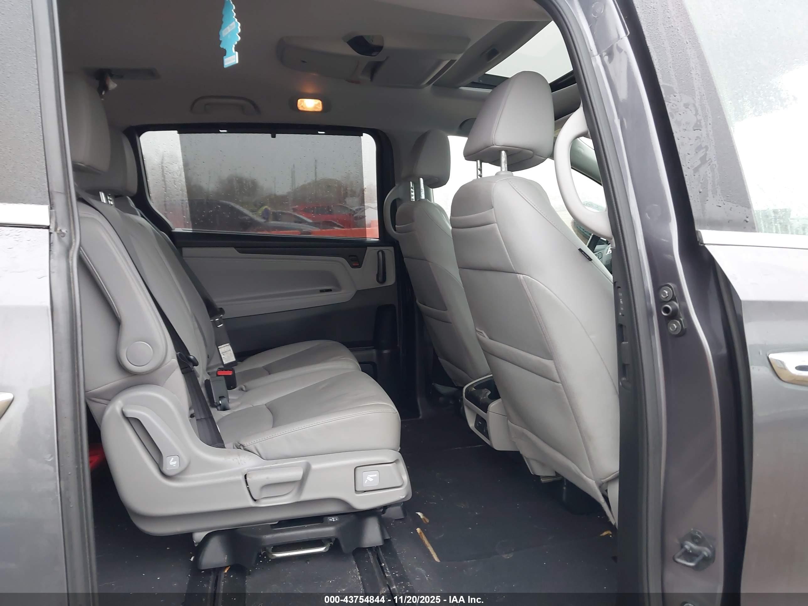 HONDA ODYSSEY image 8