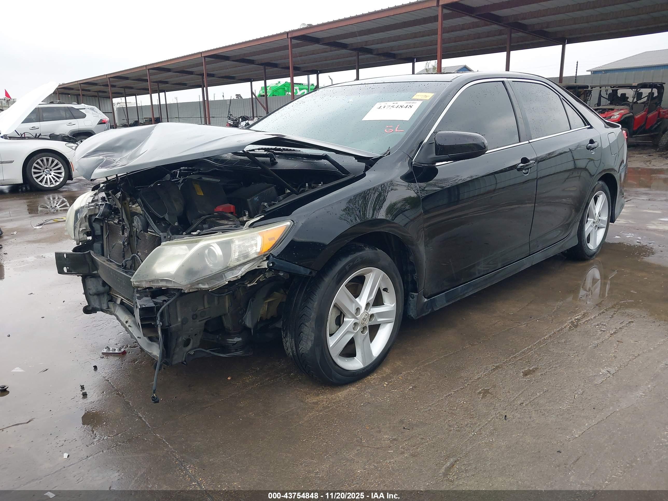 TOYOTA CAMRY image 2
