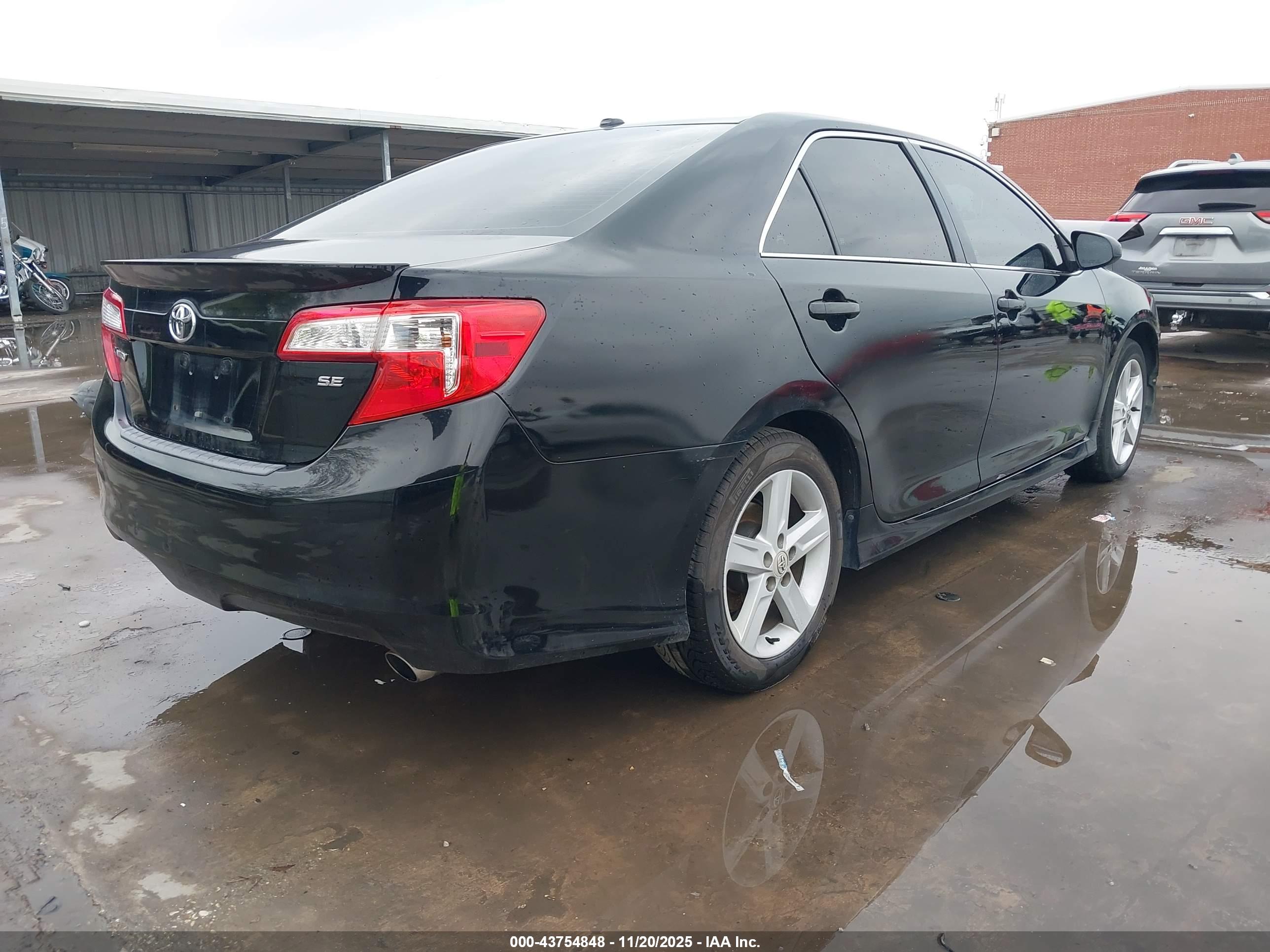 TOYOTA CAMRY image 4