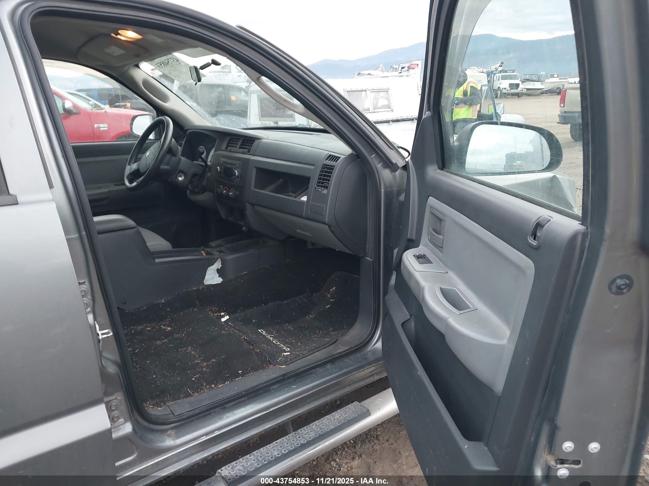 DODGE DAKOTA image 5