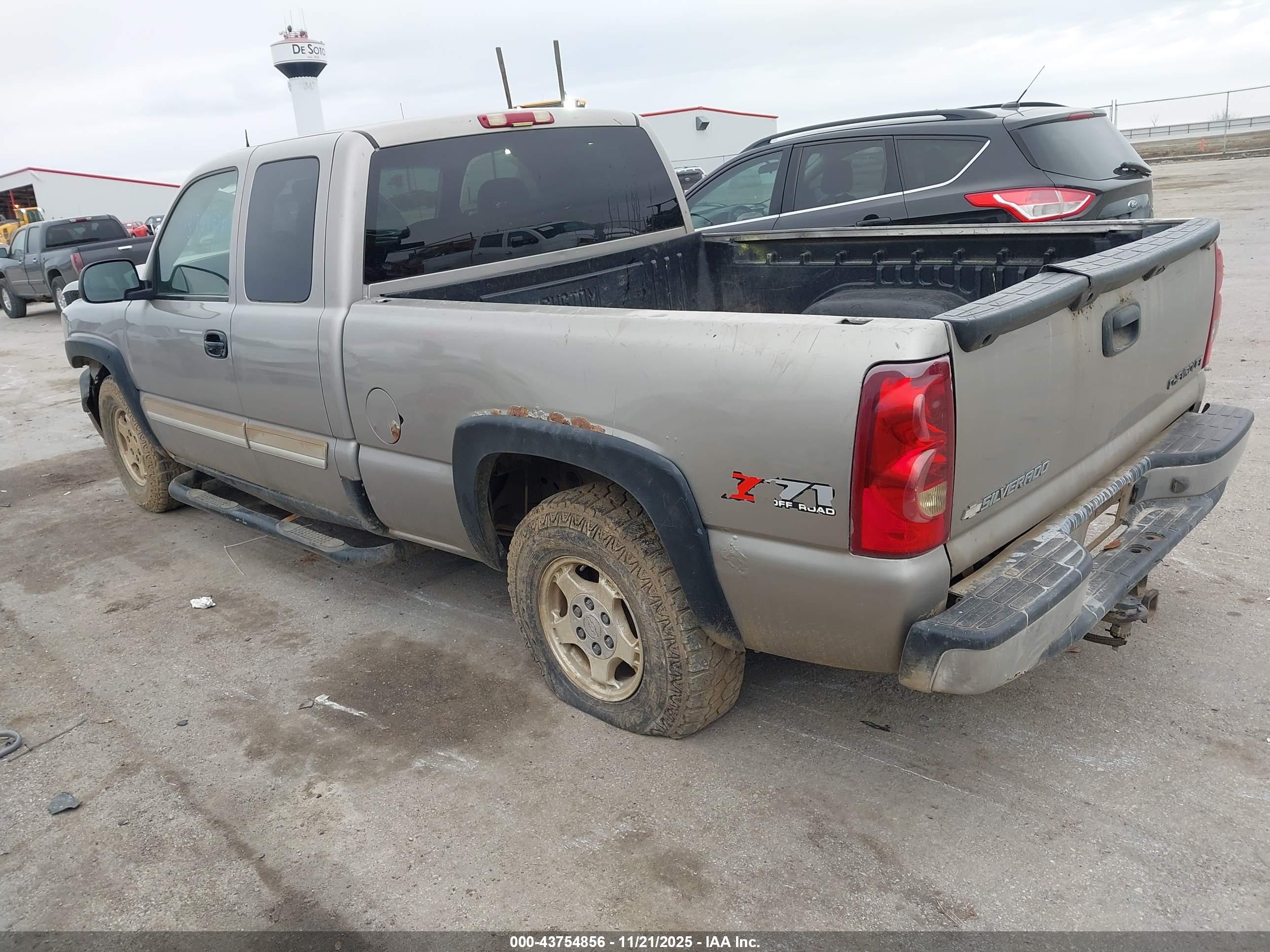 CHEVROLET SILVERADO image 3