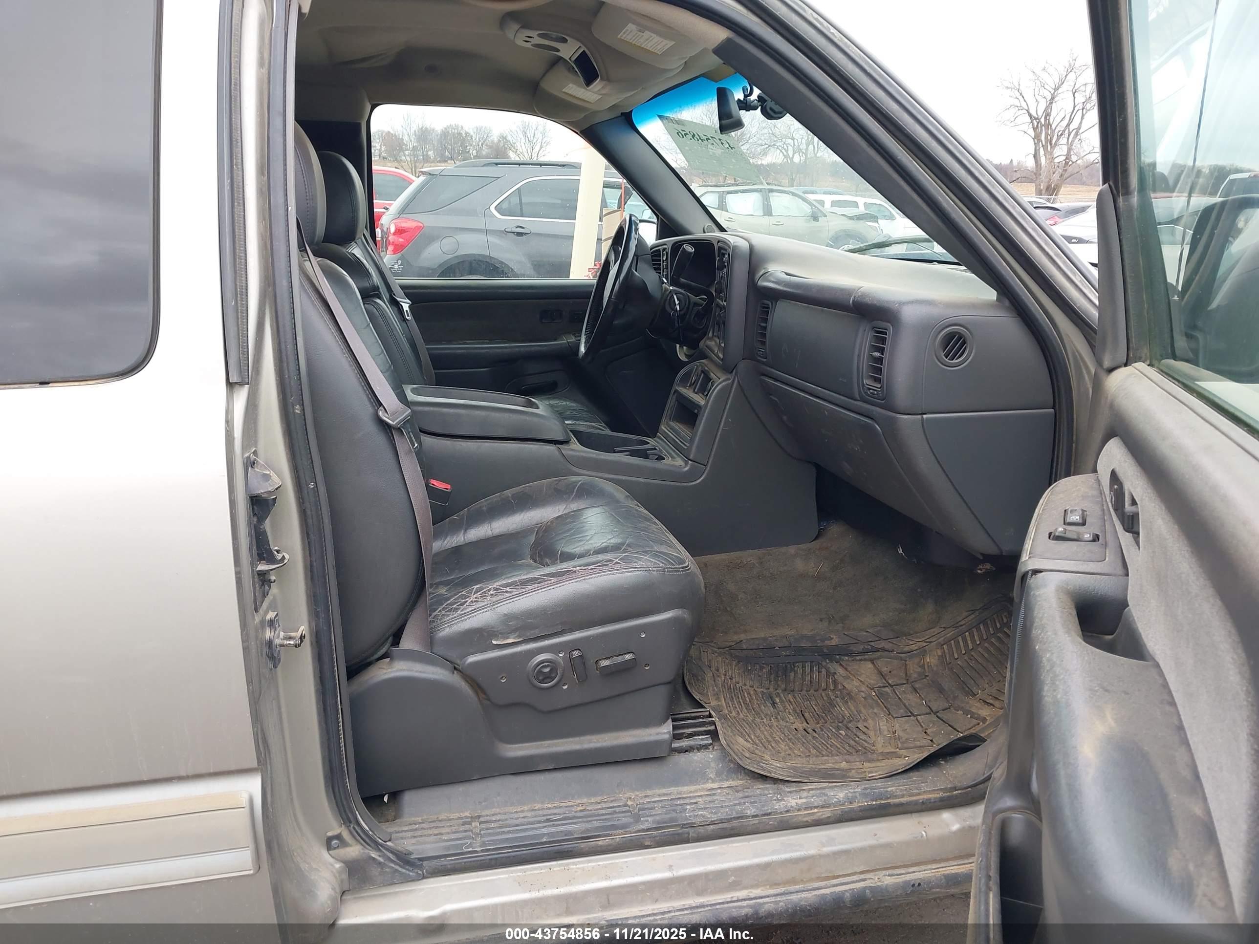 CHEVROLET SILVERADO image 5