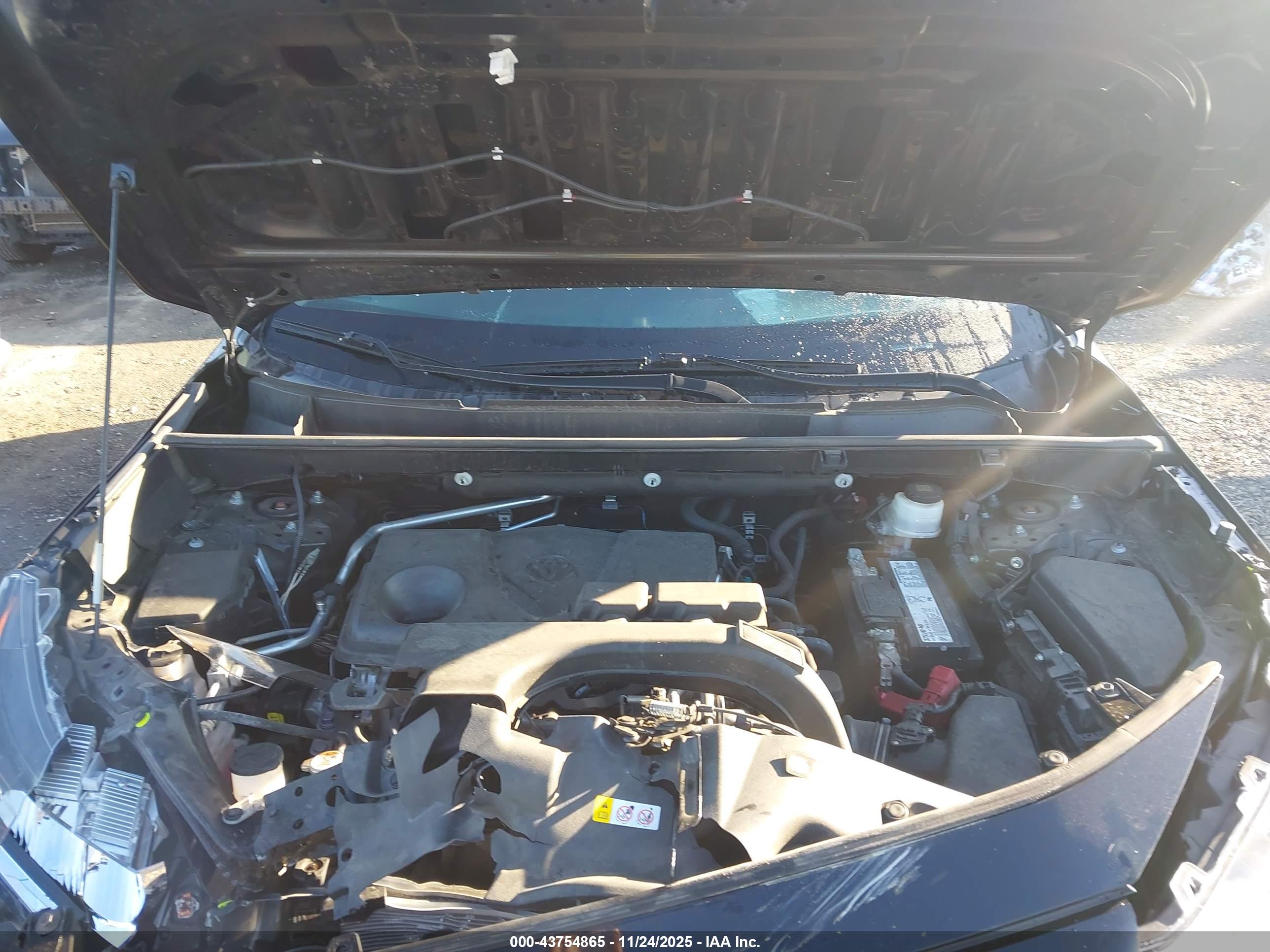 TOYOTA RAV4 image 10
