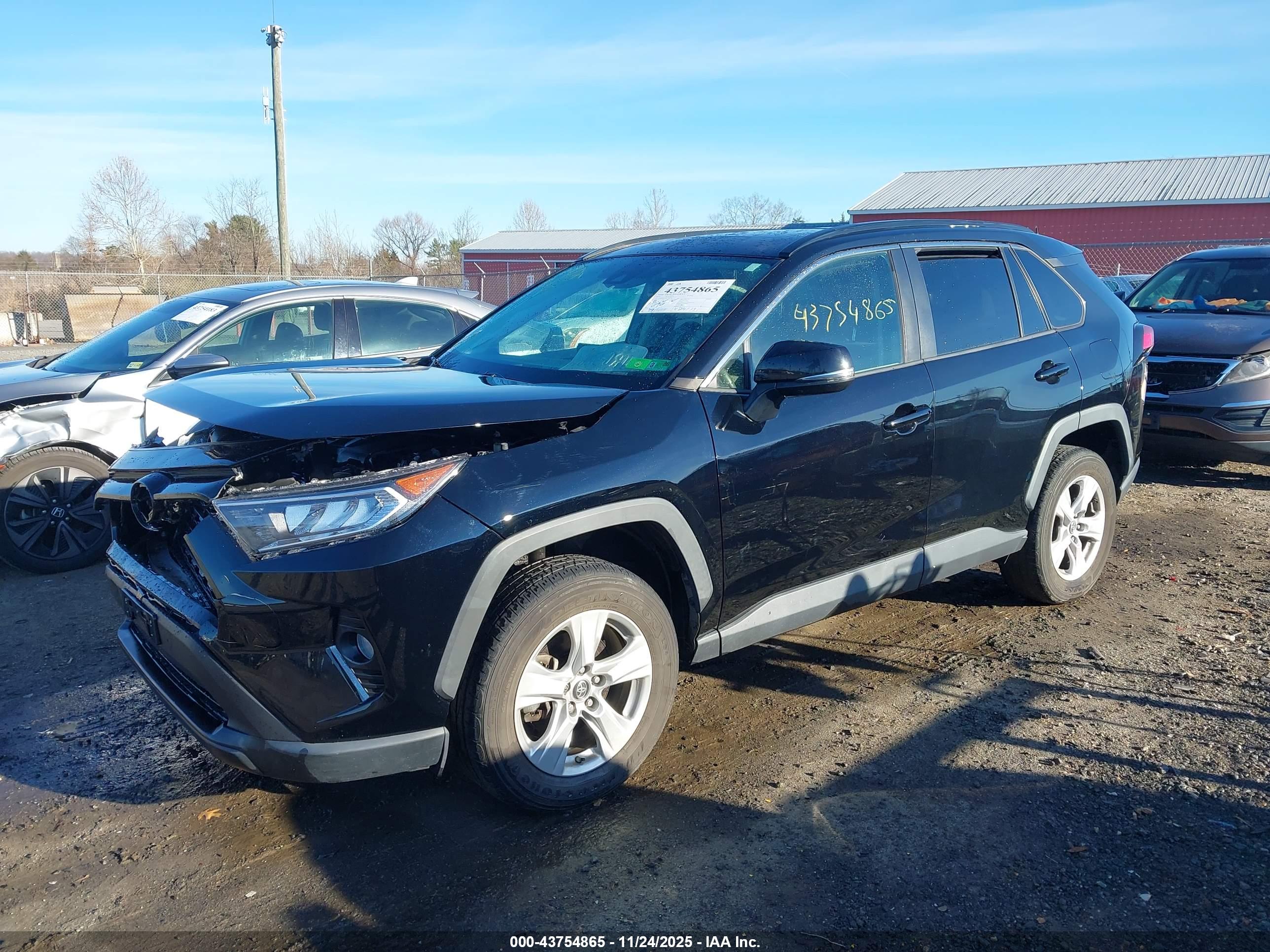 TOYOTA RAV4 image 2