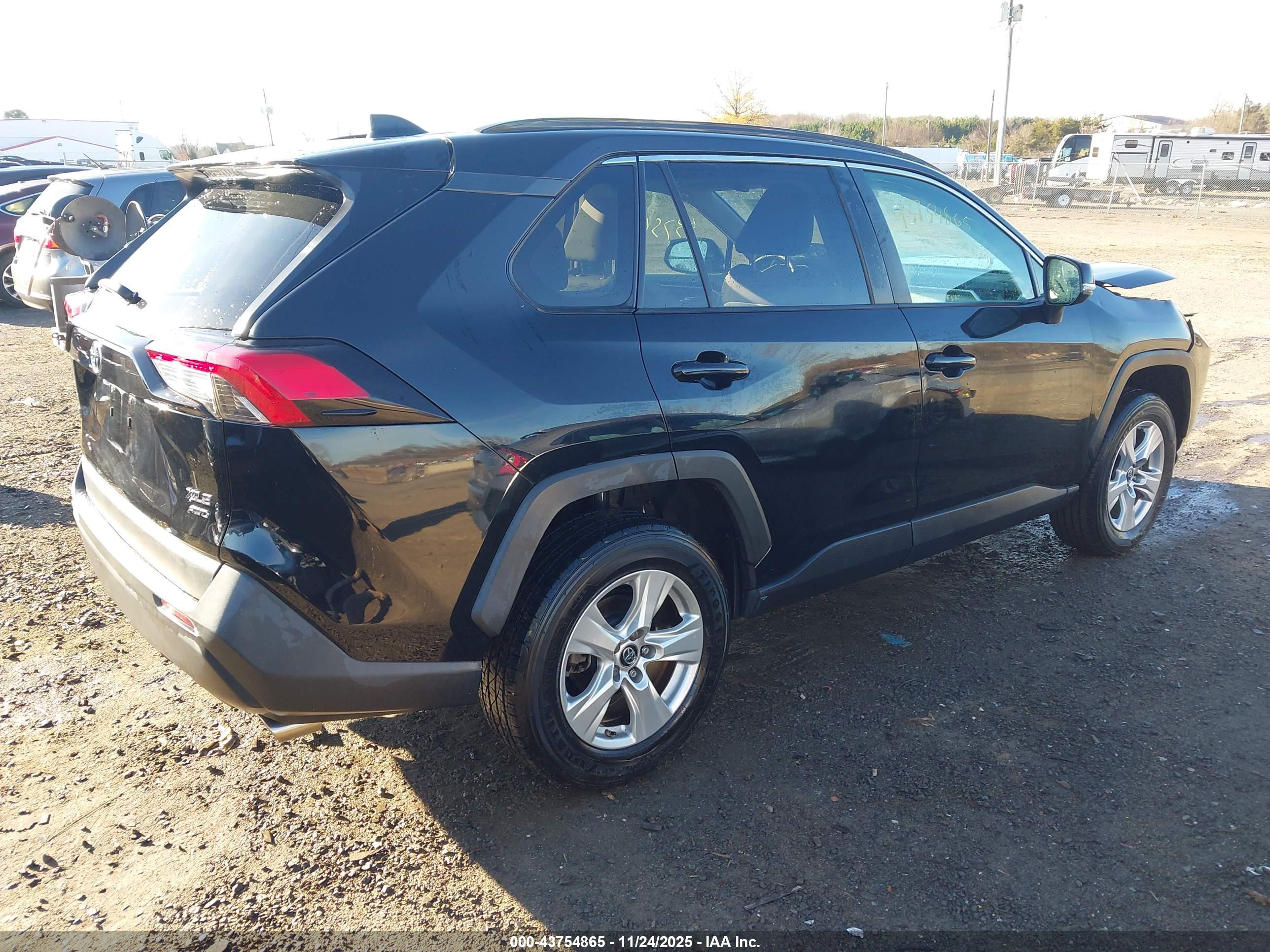 TOYOTA RAV4 image 4