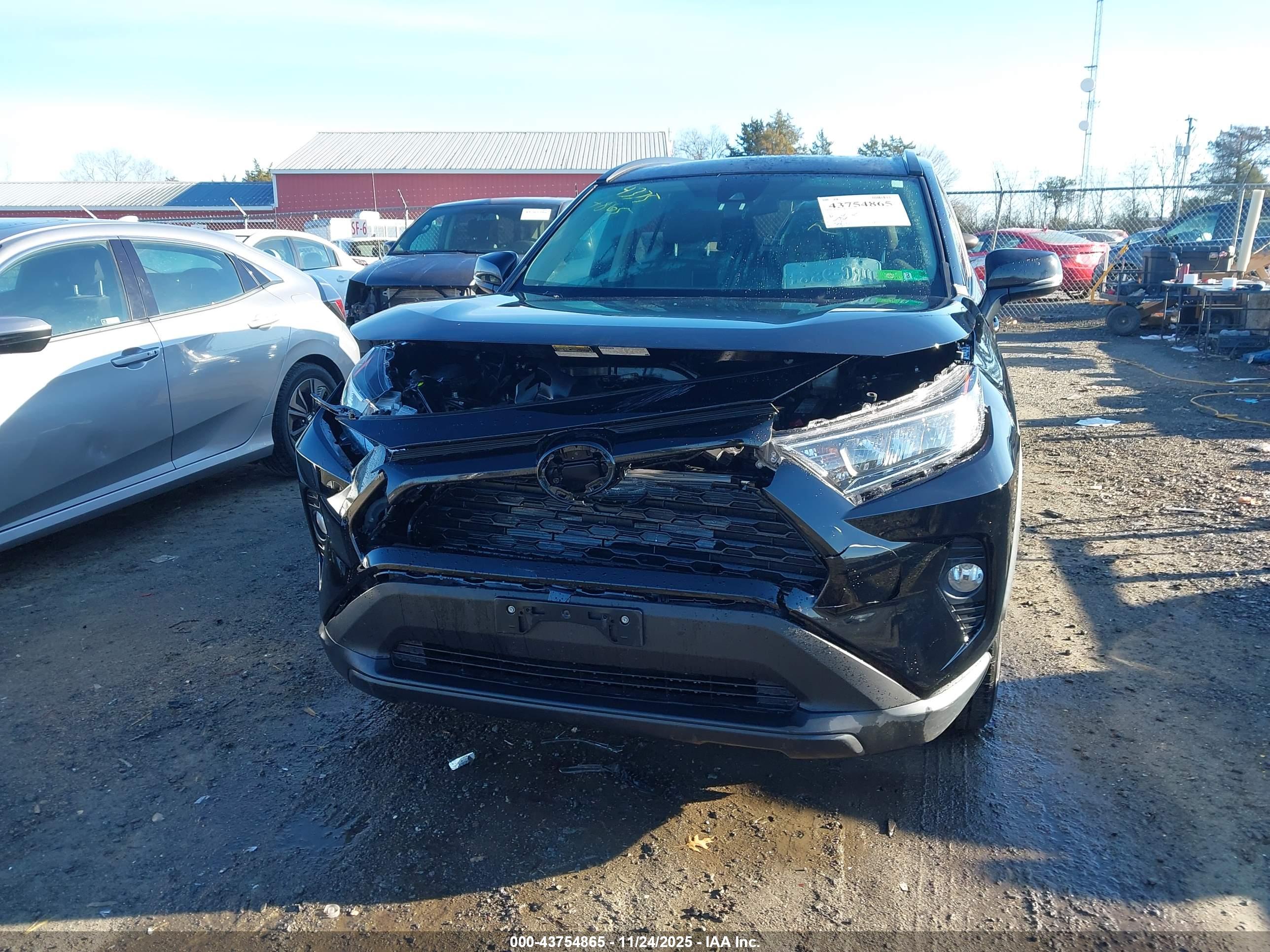 TOYOTA RAV4 image 6