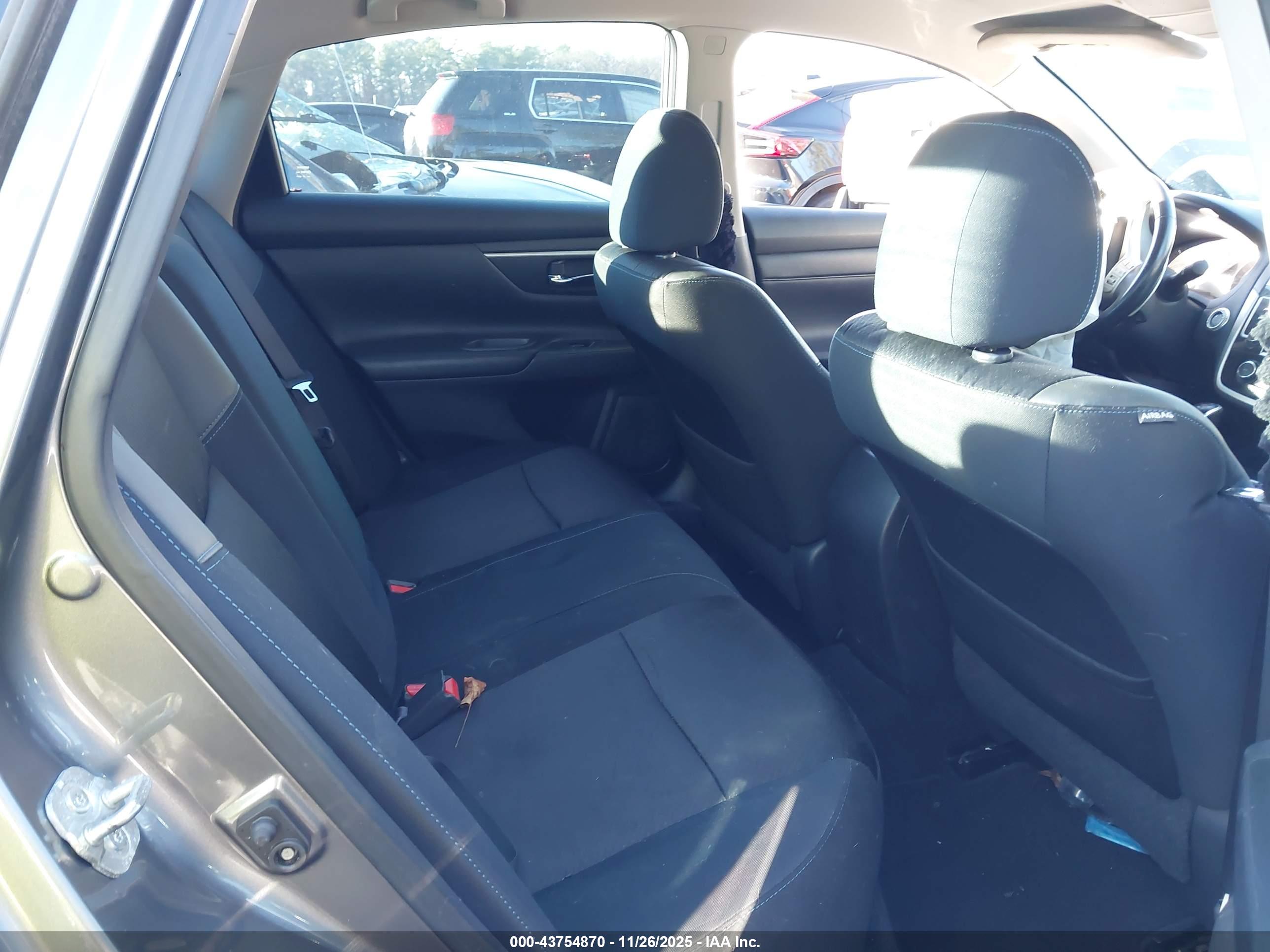 NISSAN ALTIMA image 8