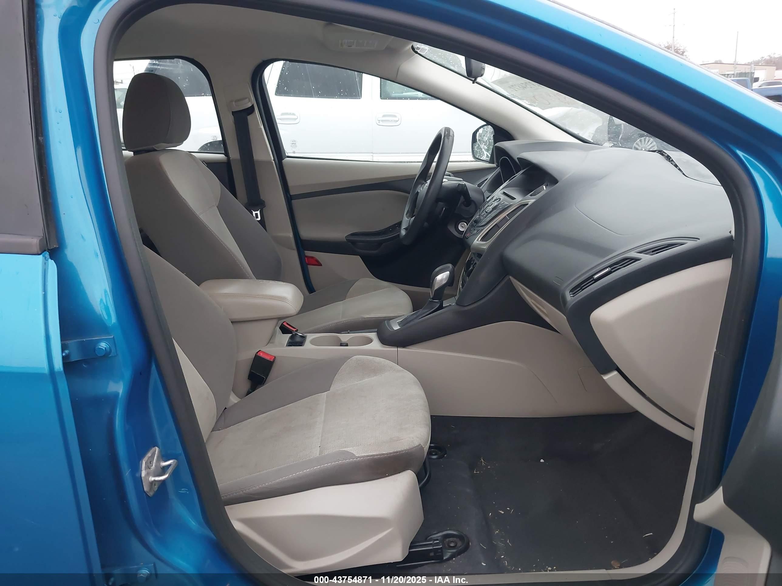 FORD FOCUS image 5