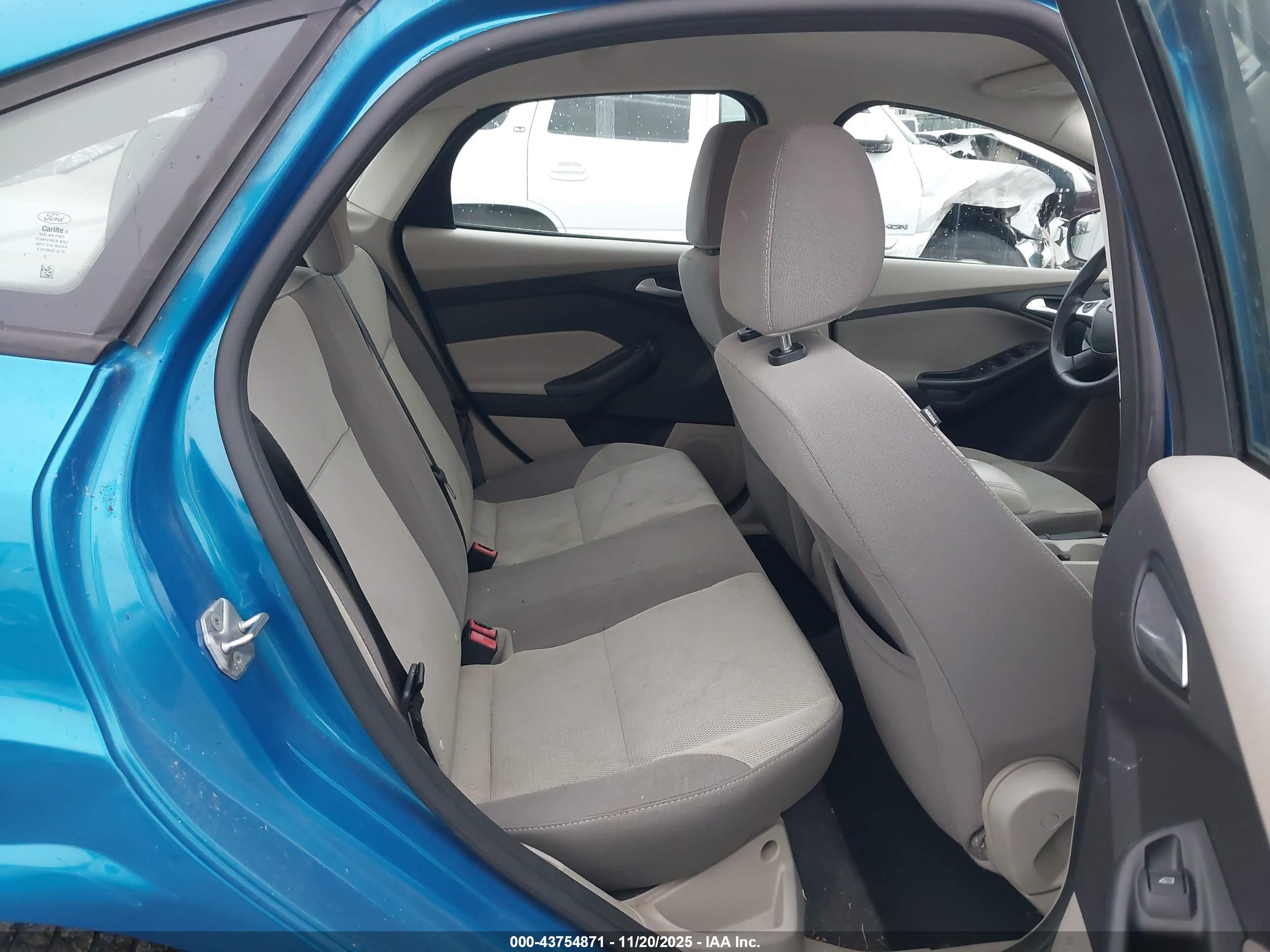 FORD FOCUS image 8