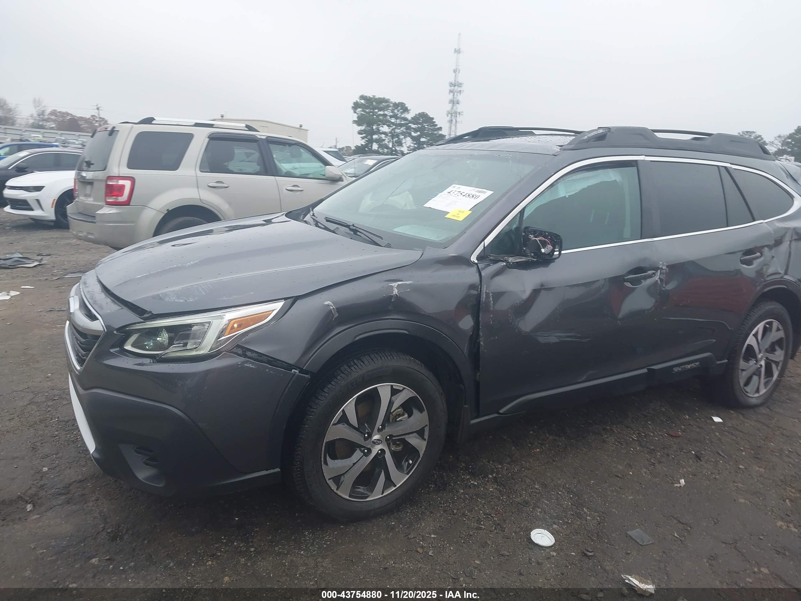 SUBARU OUTBACK image 2
