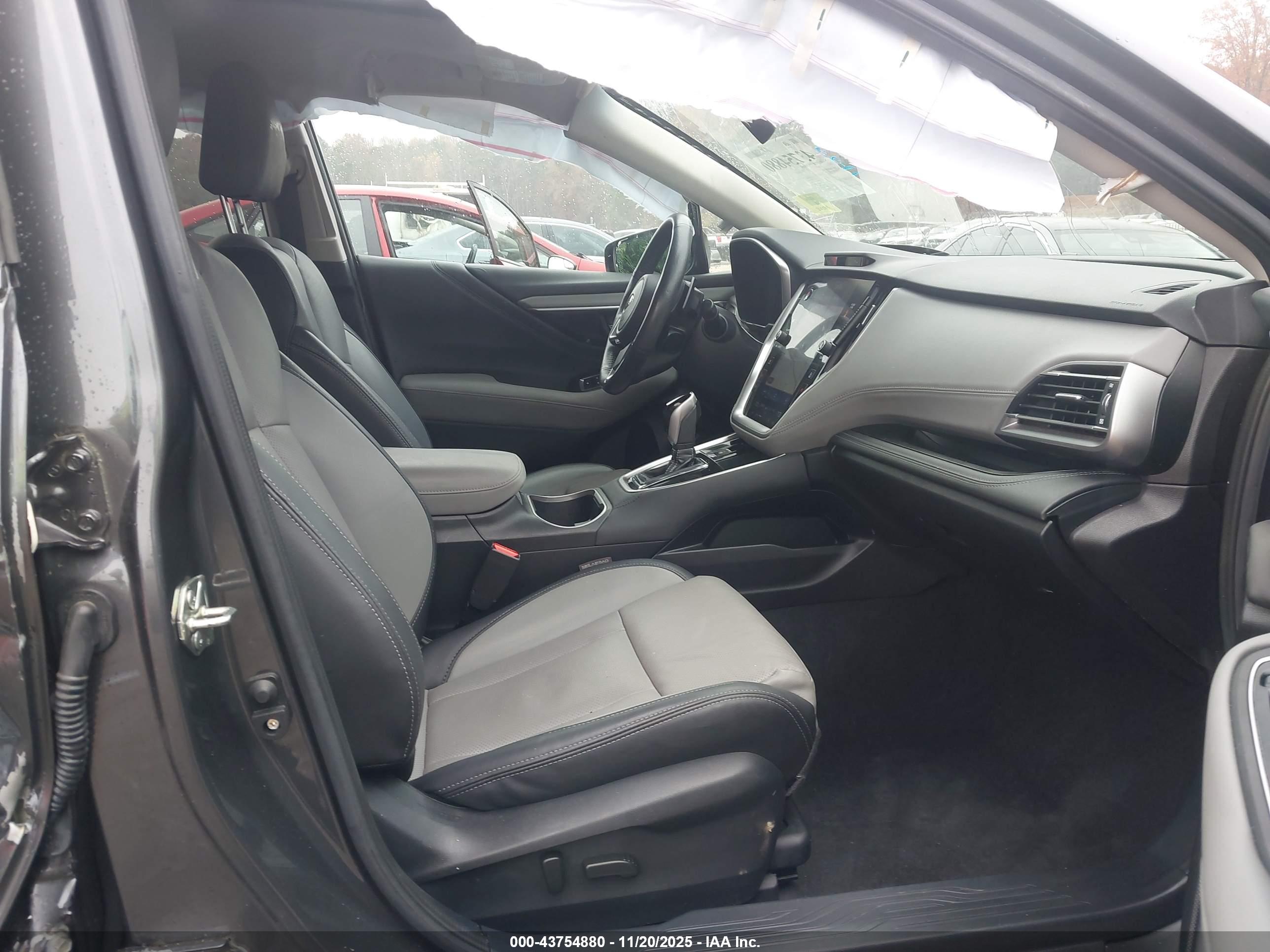 SUBARU OUTBACK image 5