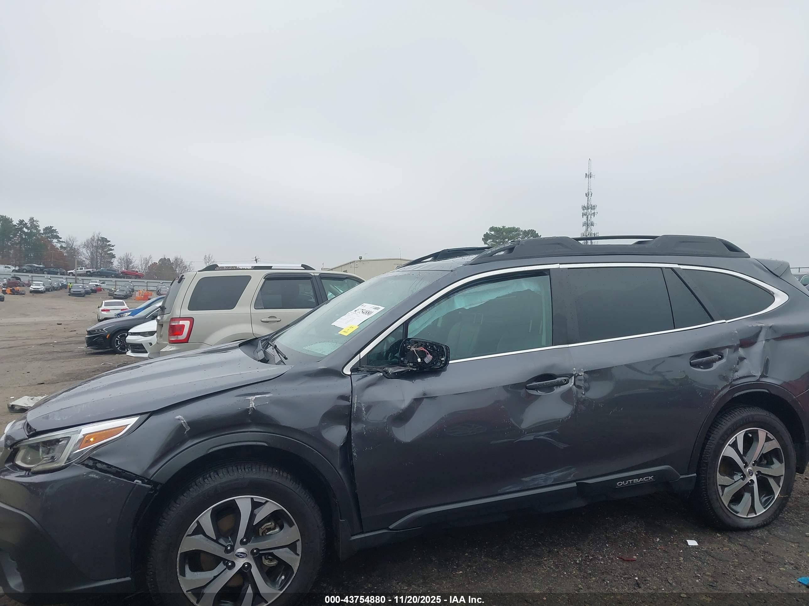 SUBARU OUTBACK image 6
