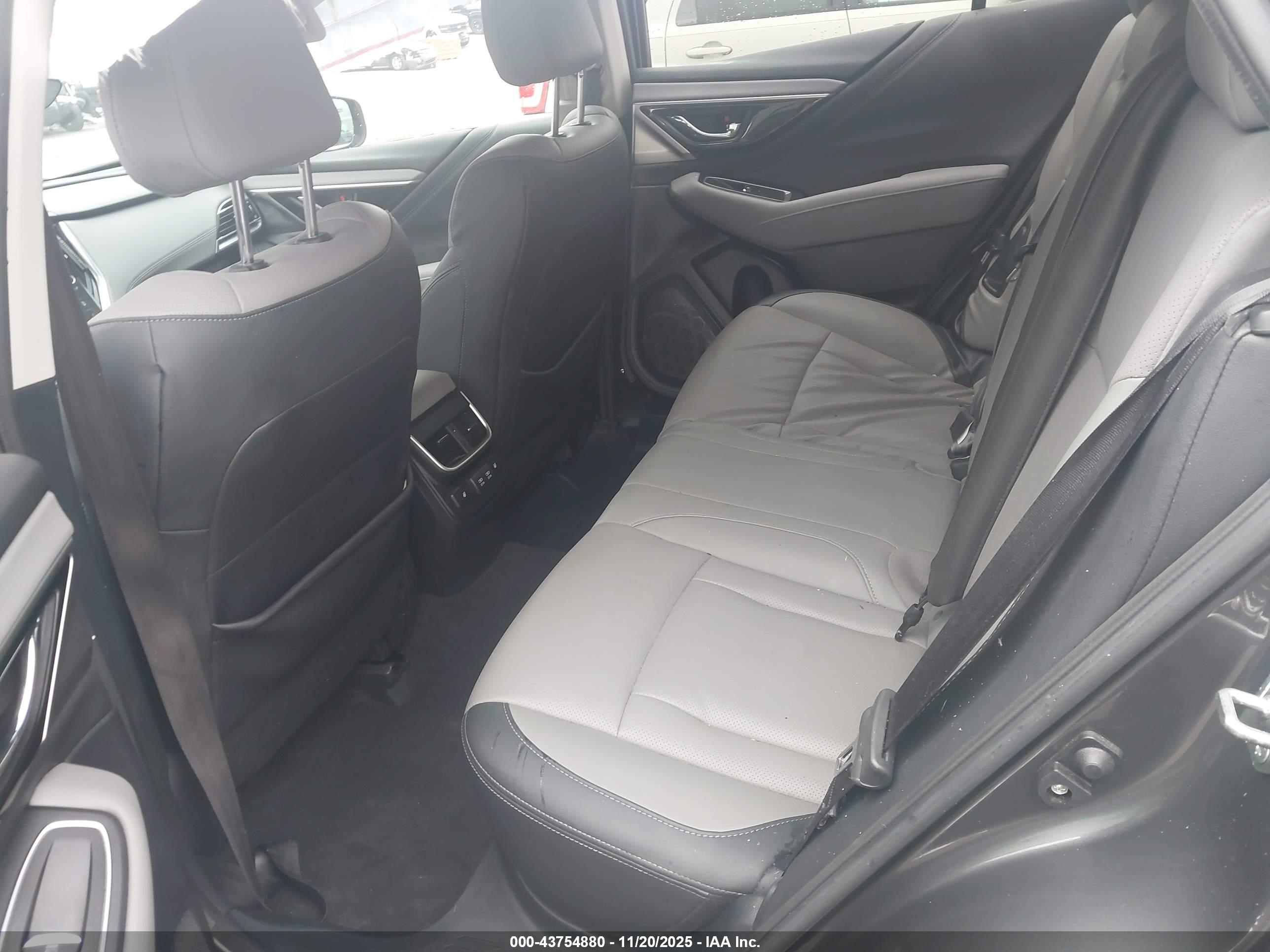 SUBARU OUTBACK image 8