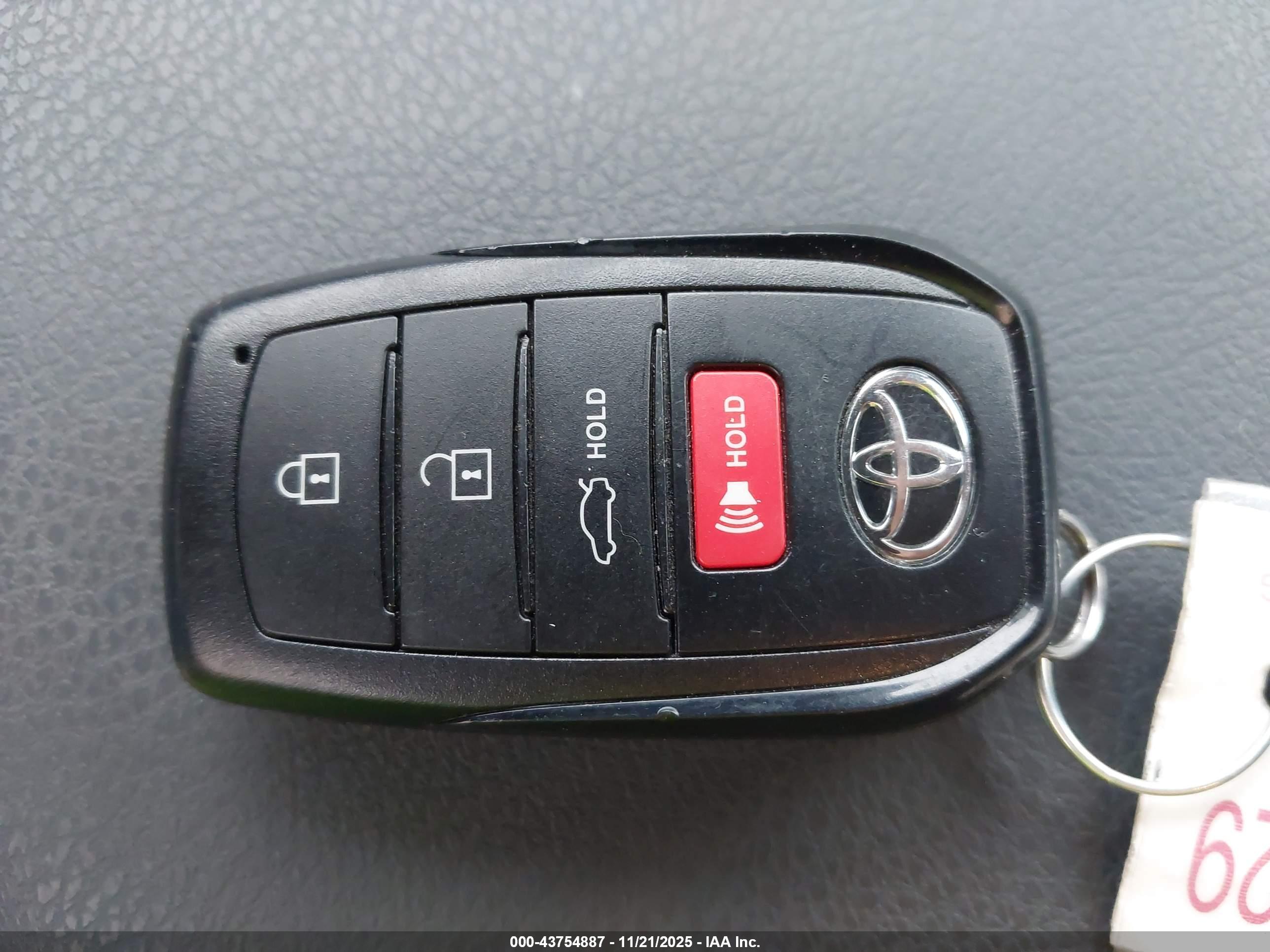 TOYOTA CAMRY image 11