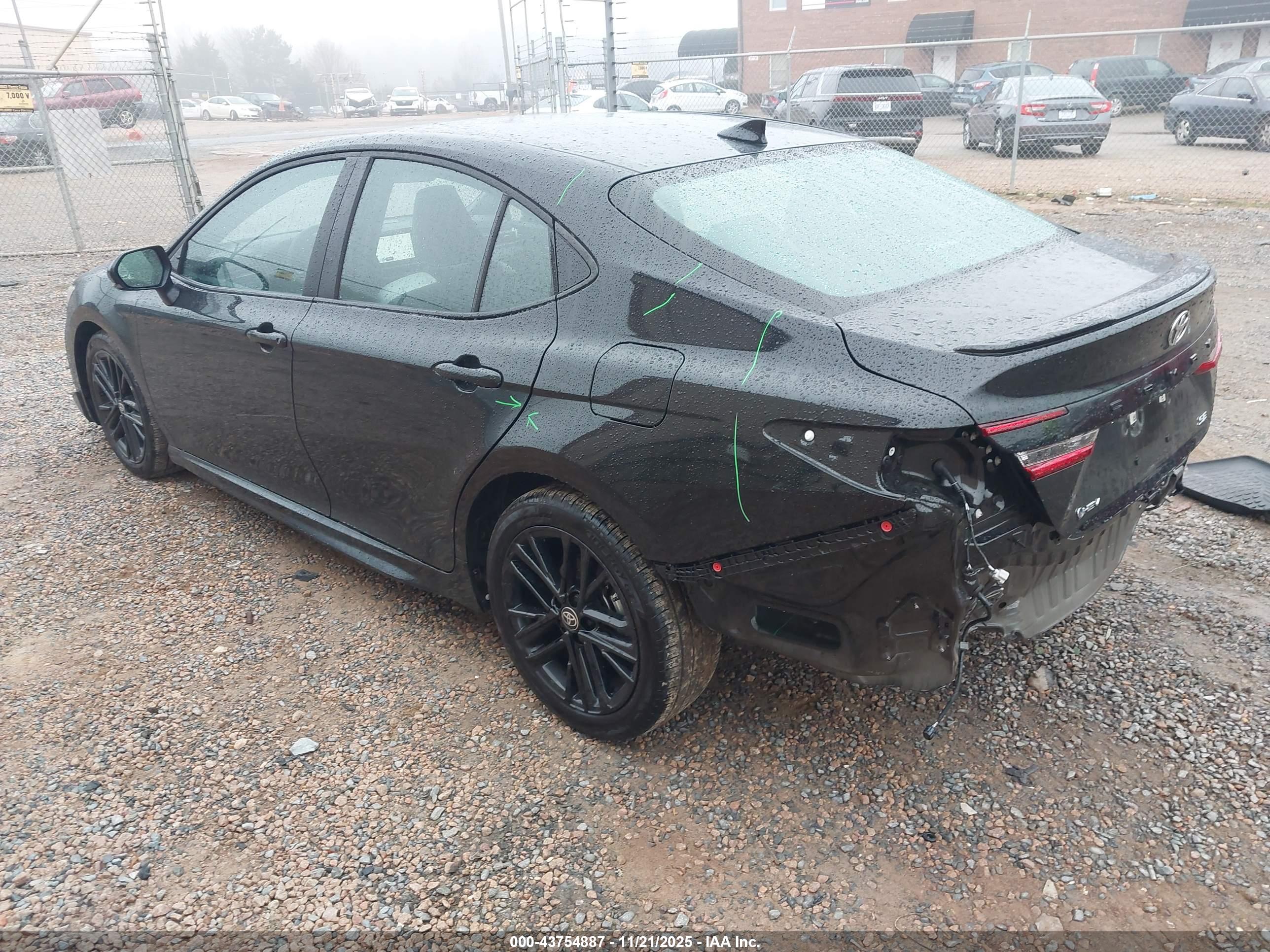 TOYOTA CAMRY image 3