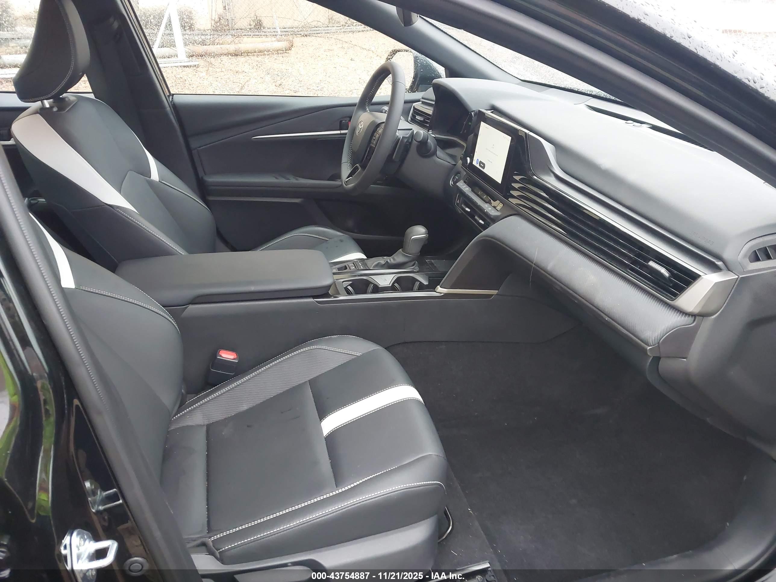 TOYOTA CAMRY image 5
