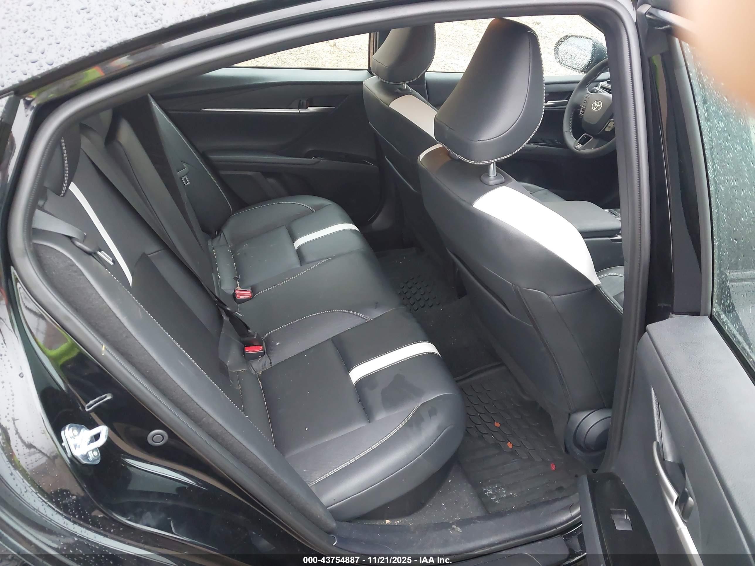 TOYOTA CAMRY image 8