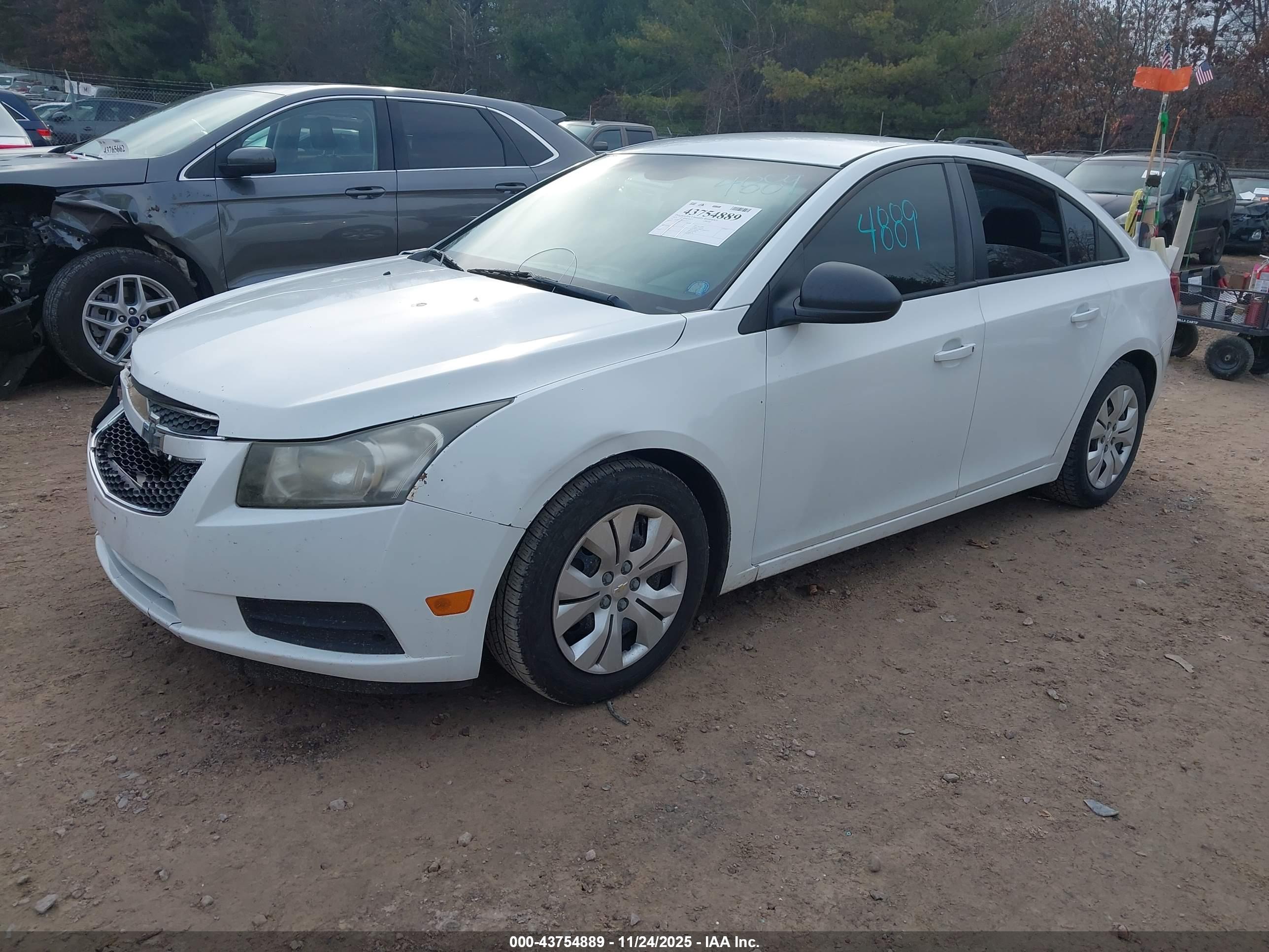 CHEVROLET CRUZE image 2