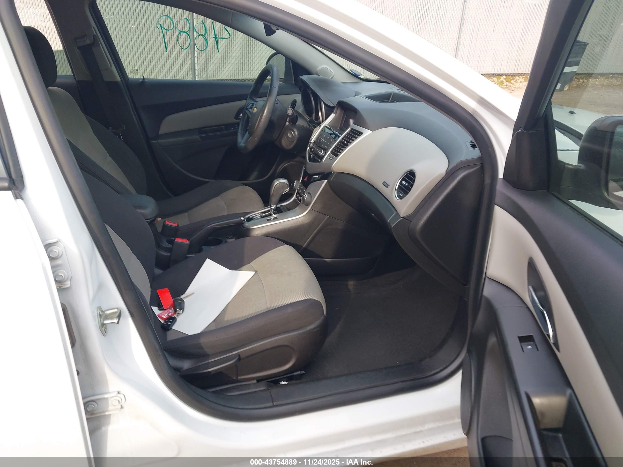 CHEVROLET CRUZE image 5
