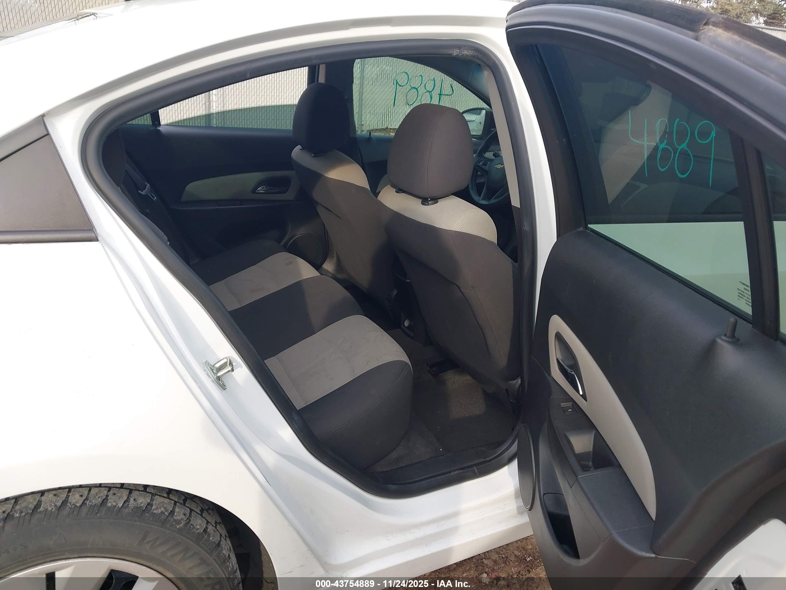 CHEVROLET CRUZE image 8