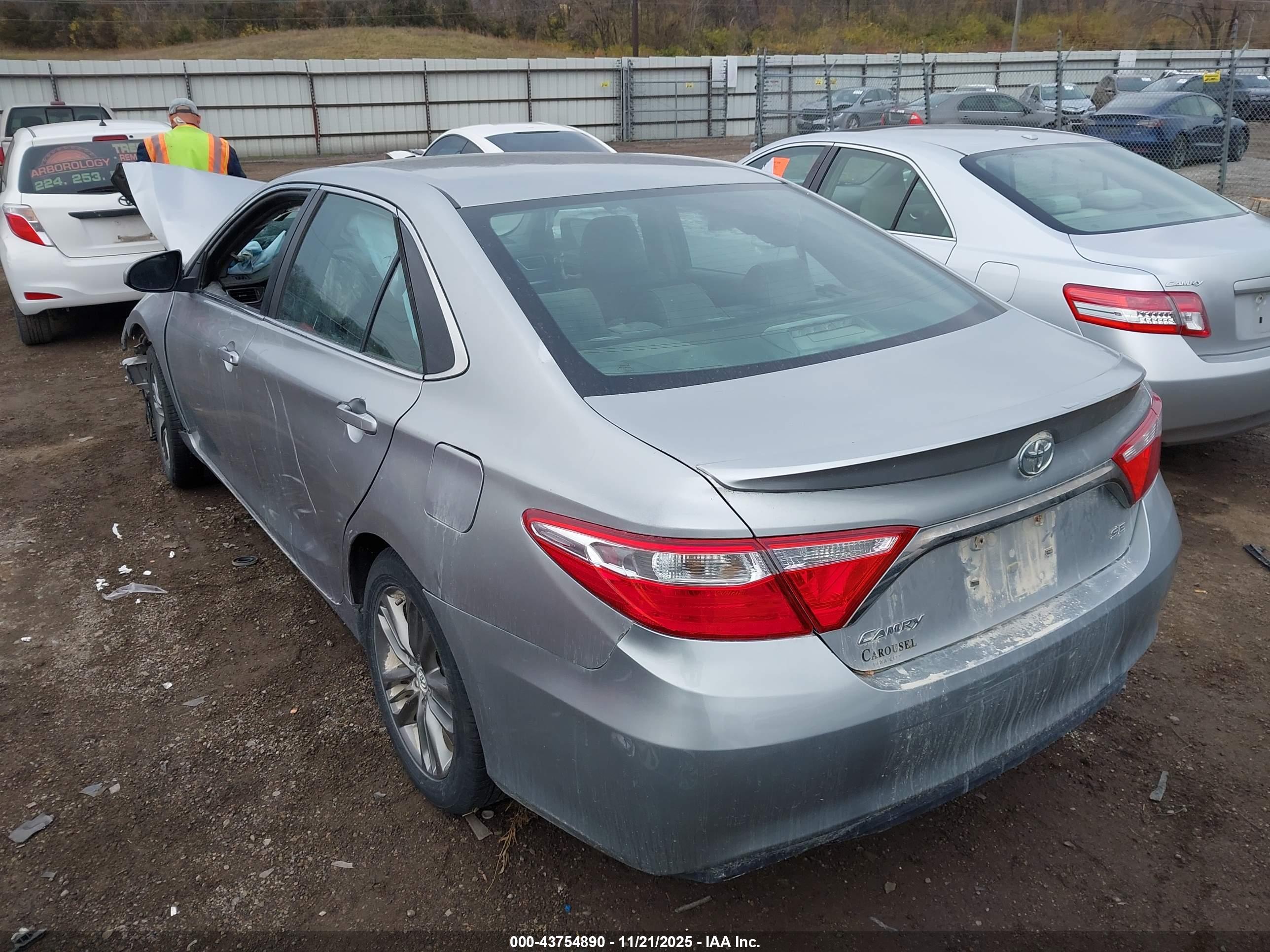TOYOTA CAMRY image 3