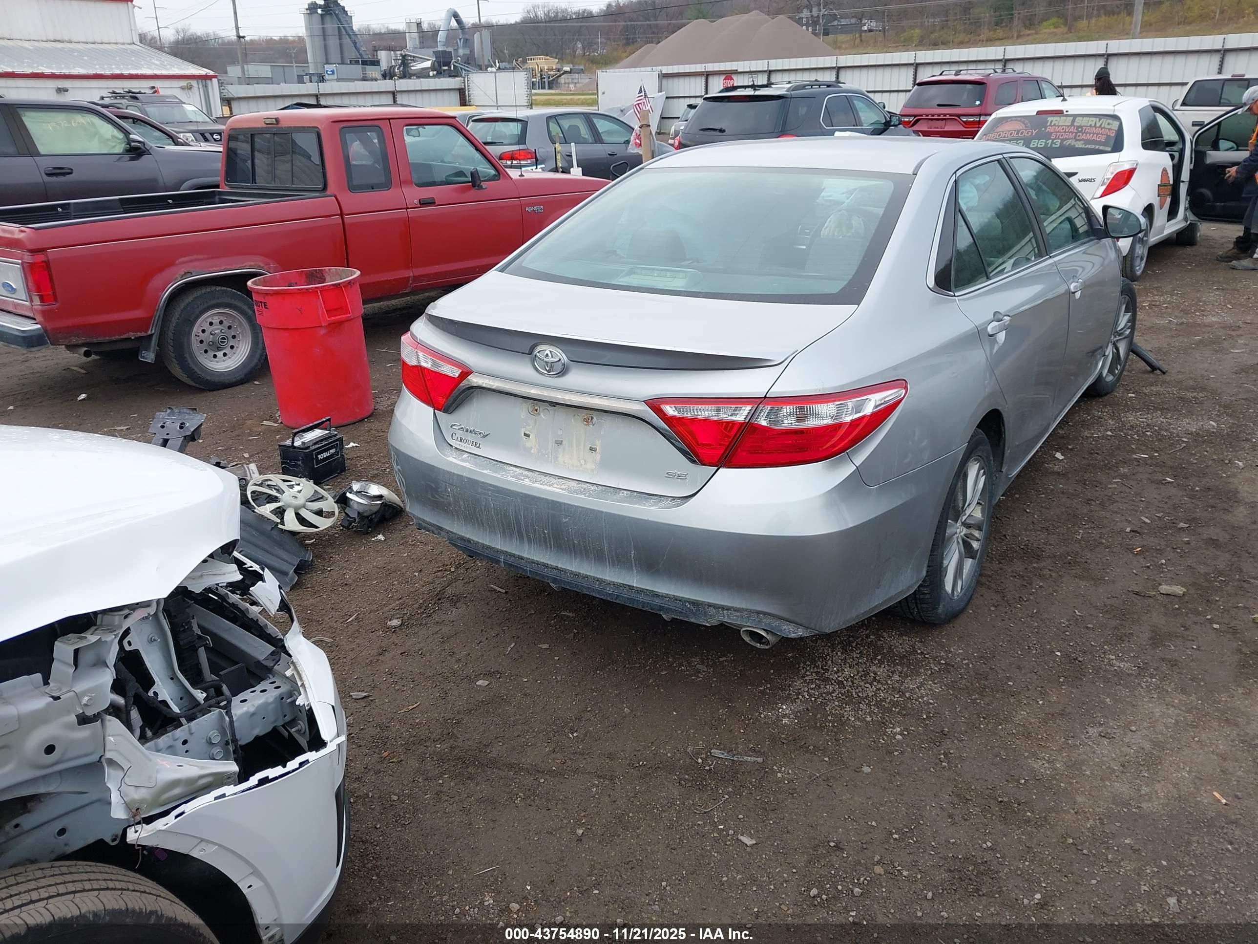 TOYOTA CAMRY image 4